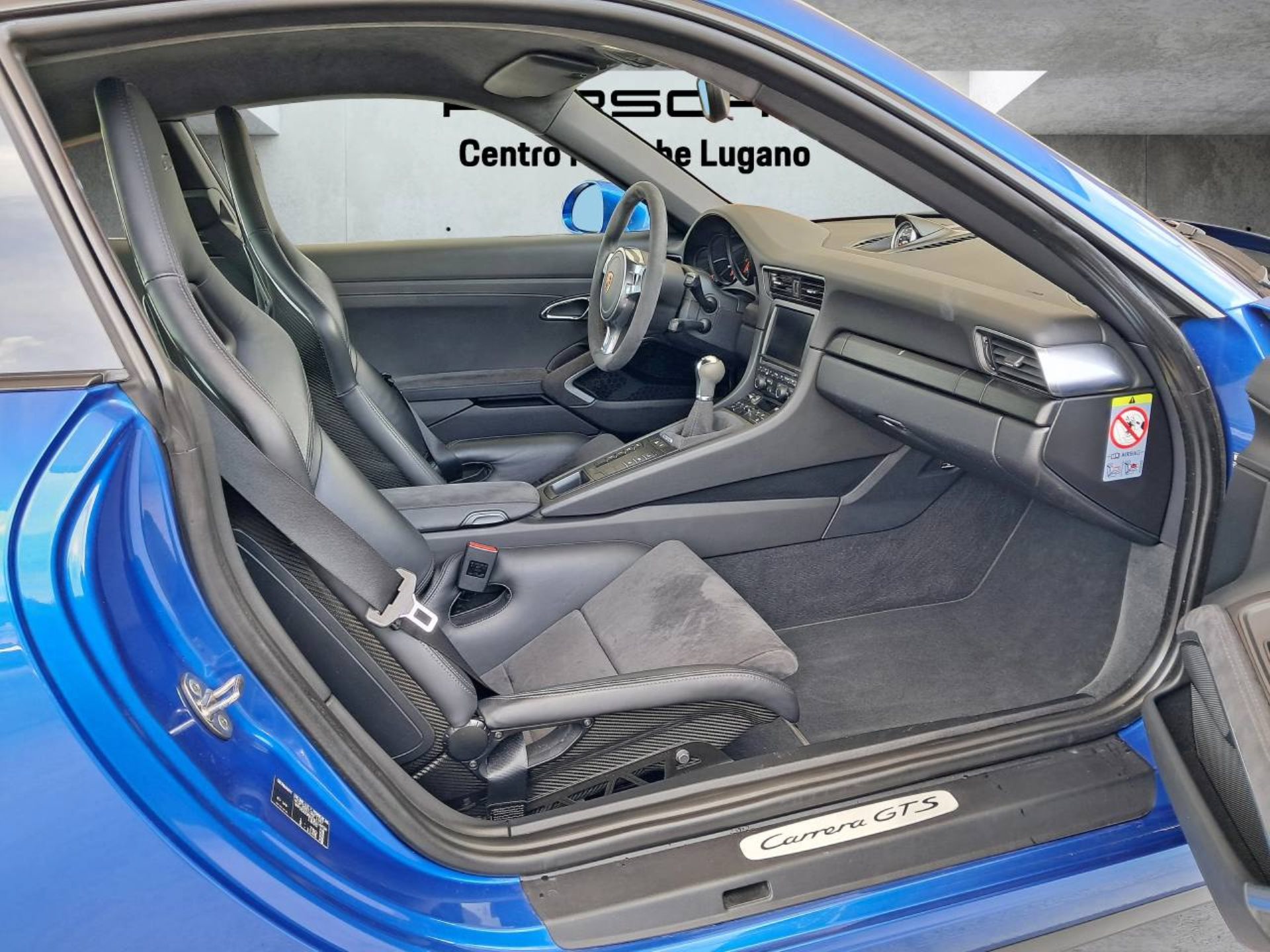 PORSCHE 911 Carrera GTS-image-13
