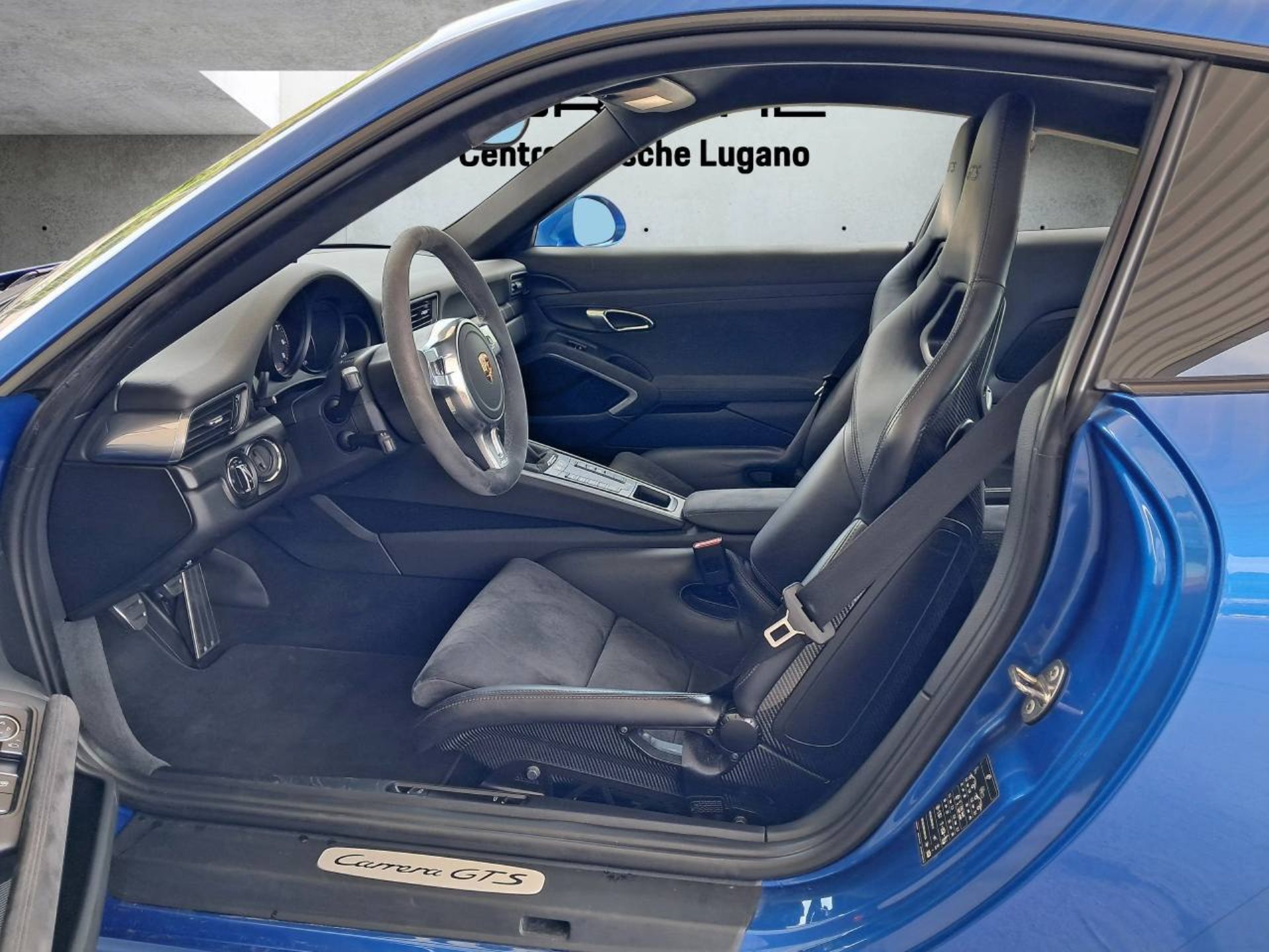 PORSCHE 911 Carrera GTS-showroom-element-3
