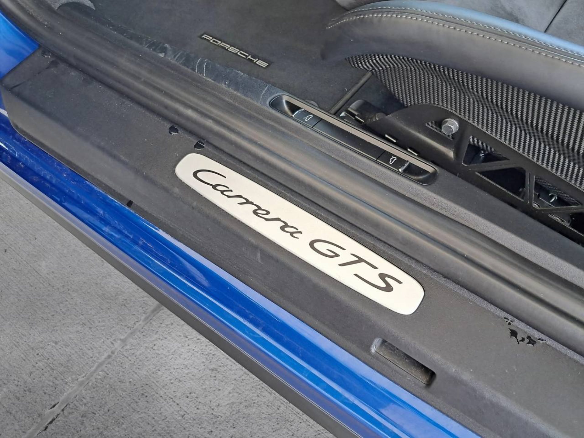 PORSCHE 911 Carrera GTS-image-23