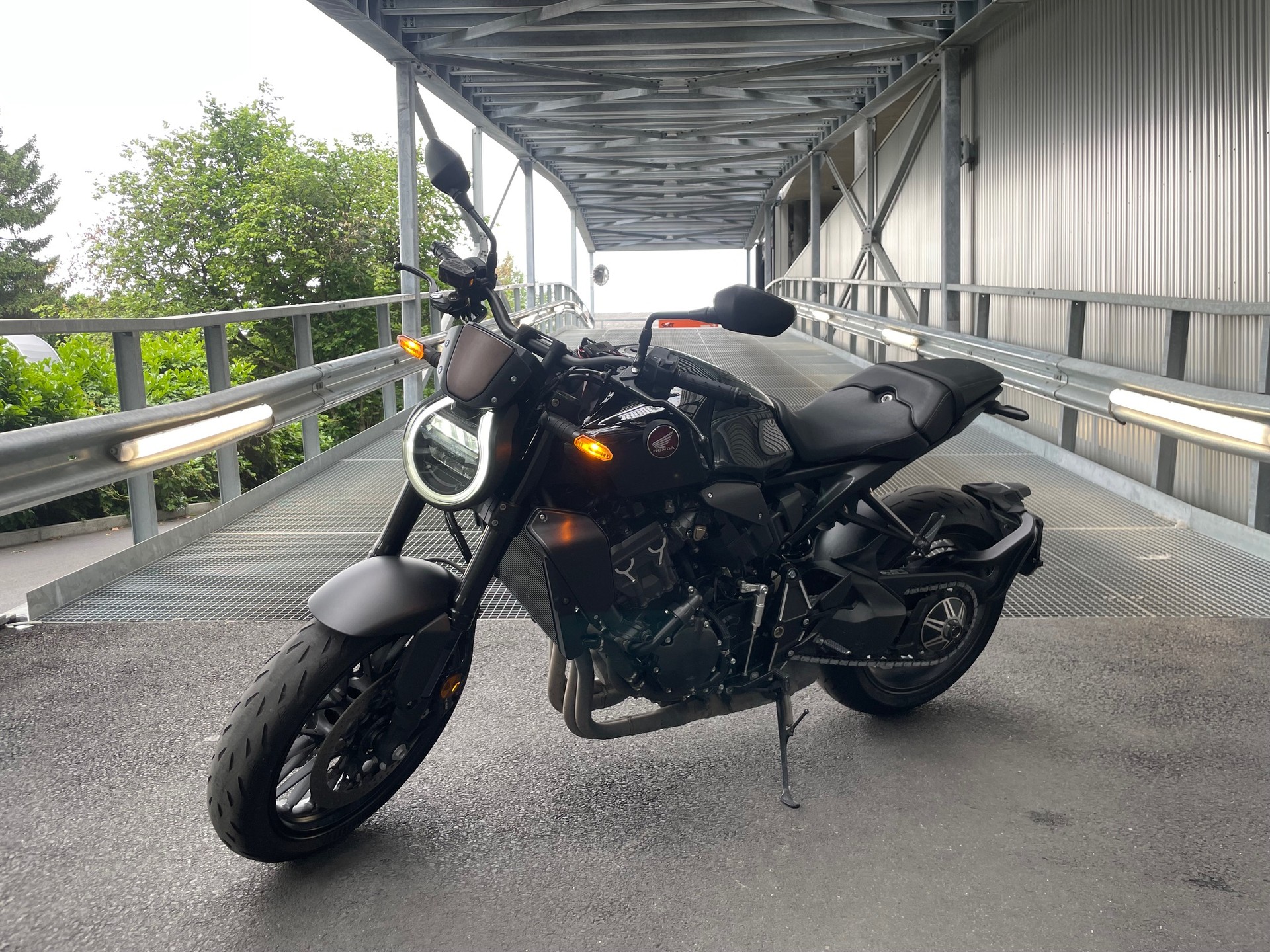 HONDA CB 1000 R-image-1