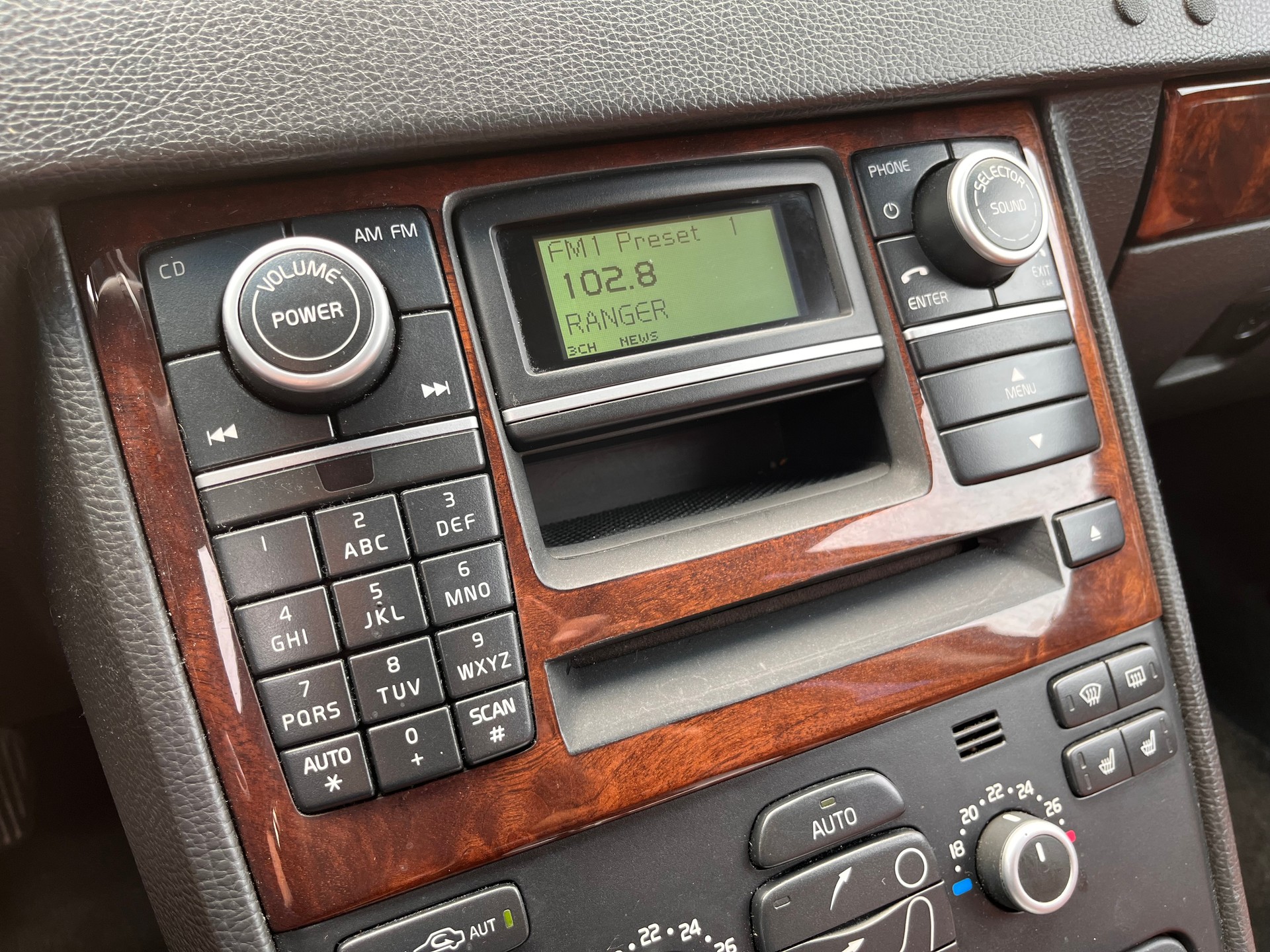 VOLVO XC90 V8 AWD Executive Geartronic * 7 PLÄTZER - AHK 2250kg - AB M.F.K 15.07.25 *-image-19