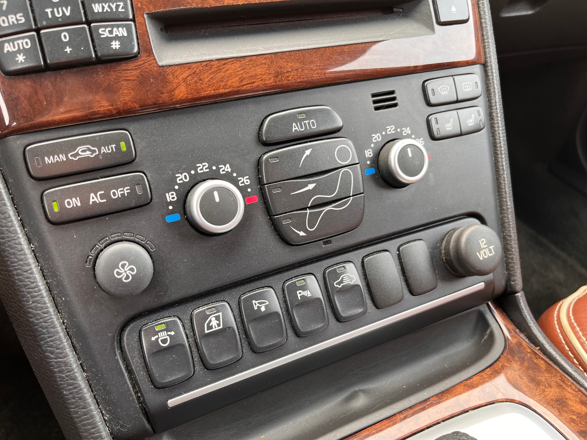 VOLVO XC90 V8 AWD Executive Geartronic * 7 PLÄTZER - AHK 2250kg - AB M.F.K 15.07.25 *-image-18