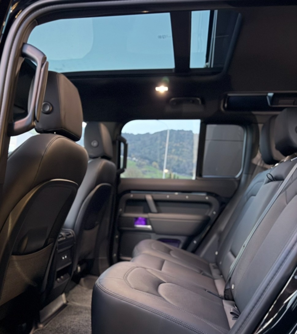 LAND ROVER Defender 110 3.0 D I6 300 SE AWD AT8-image-7