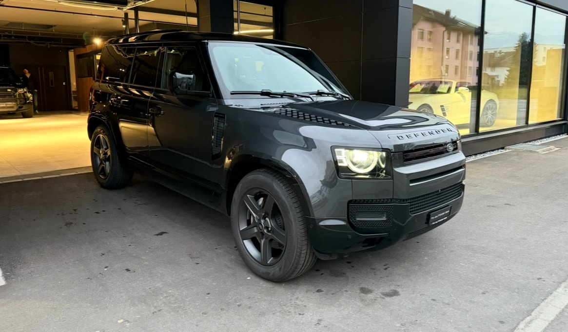 LAND ROVER Defender 110 3.0 D I6 300 SE AWD AT8-image-1