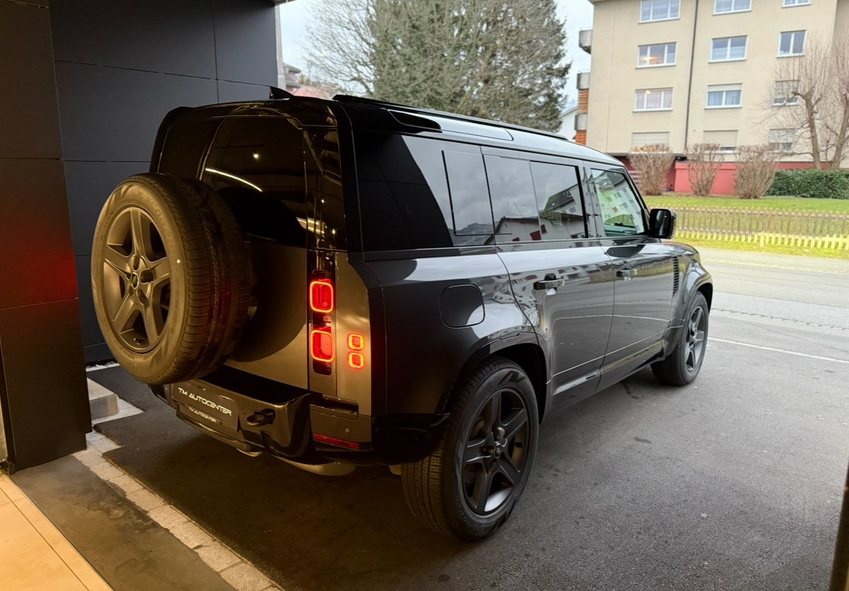 LAND ROVER Defender 110 3.0 D I6 300 SE AWD AT8-image-3