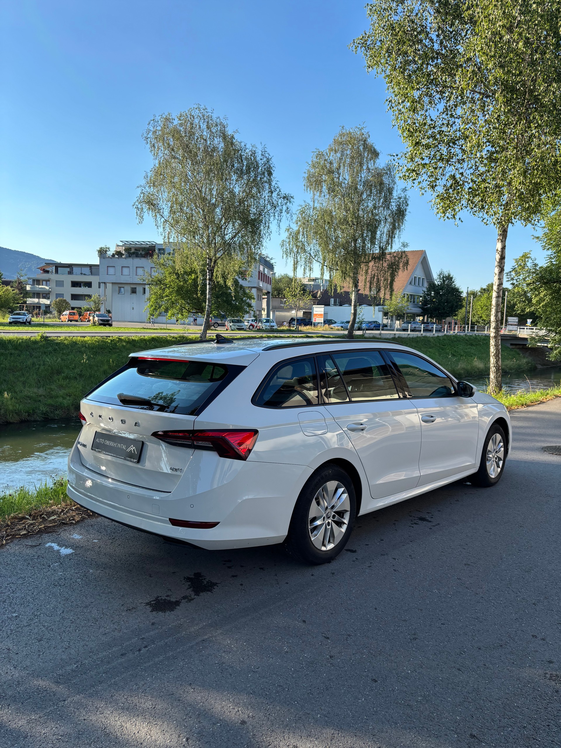 SKODA Octavia Combi 2.0 TDI DSG Ambition 4x4-image-9