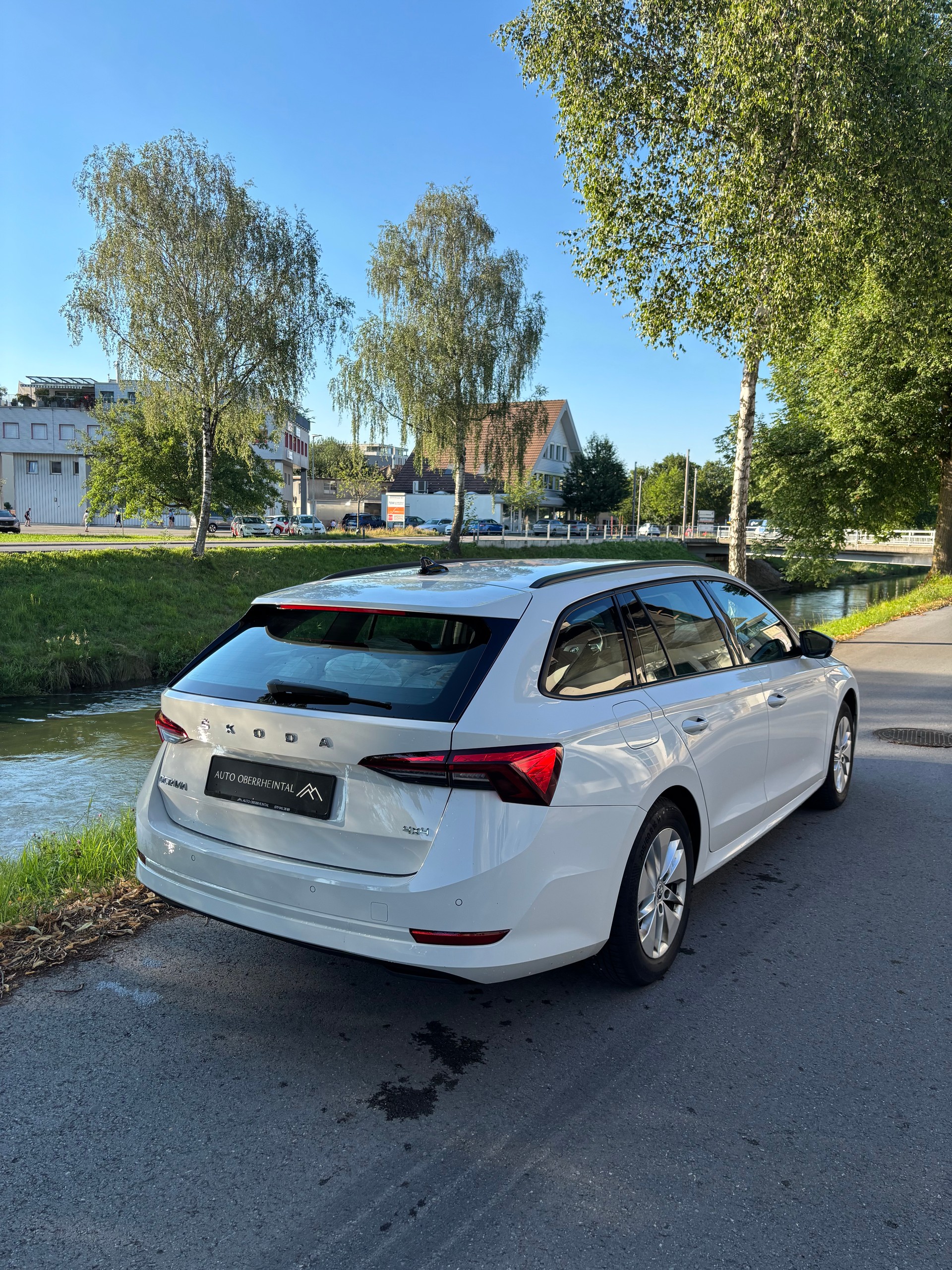 SKODA Octavia Combi 2.0 TDI DSG Ambition 4x4-image-8