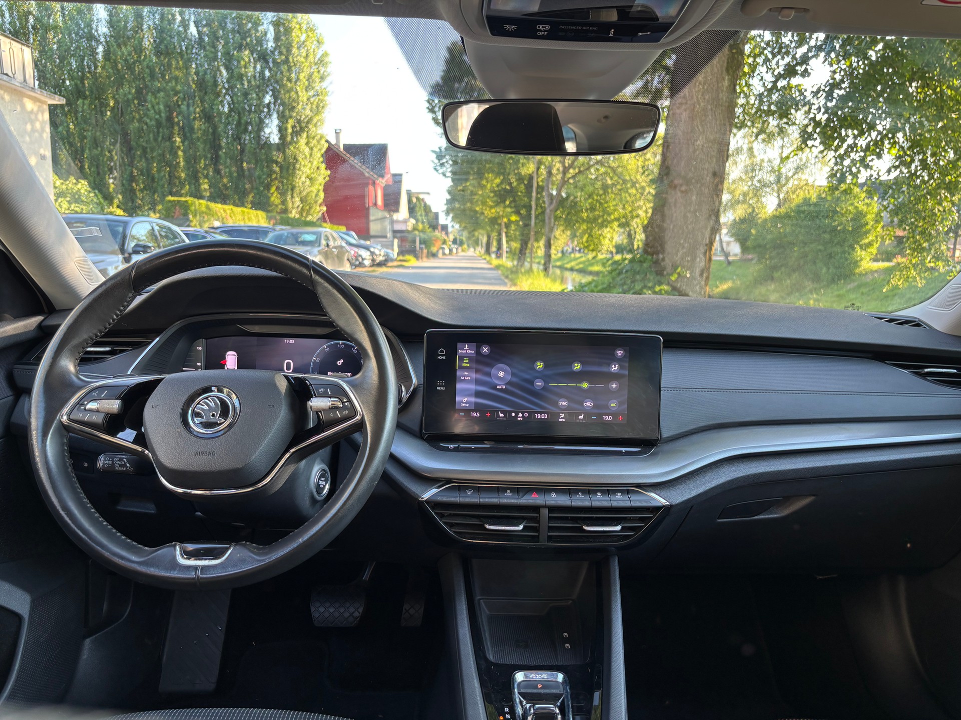SKODA Octavia Combi 2.0 TDI DSG Ambition 4x4-image-14