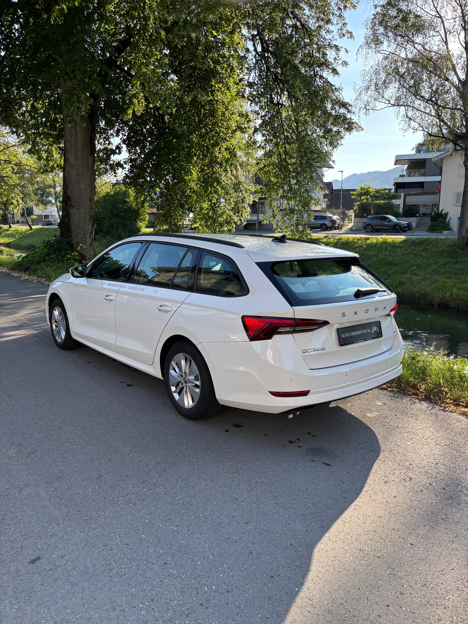 SKODA Octavia Combi 2.0 TDI DSG Ambition 4x4-image-5