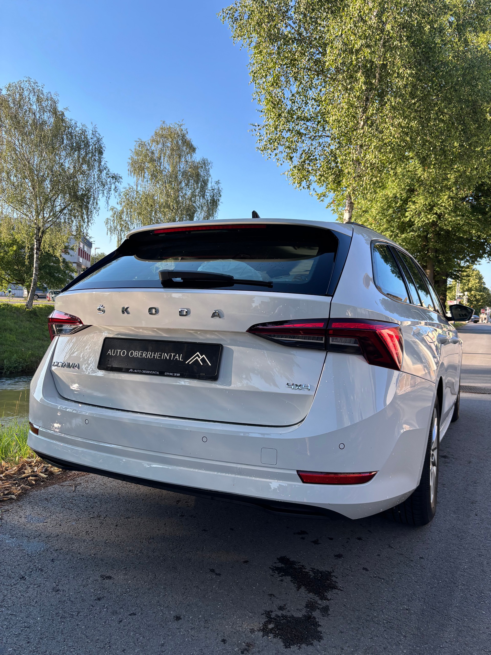 SKODA Octavia Combi 2.0 TDI DSG Ambition 4x4-image-7