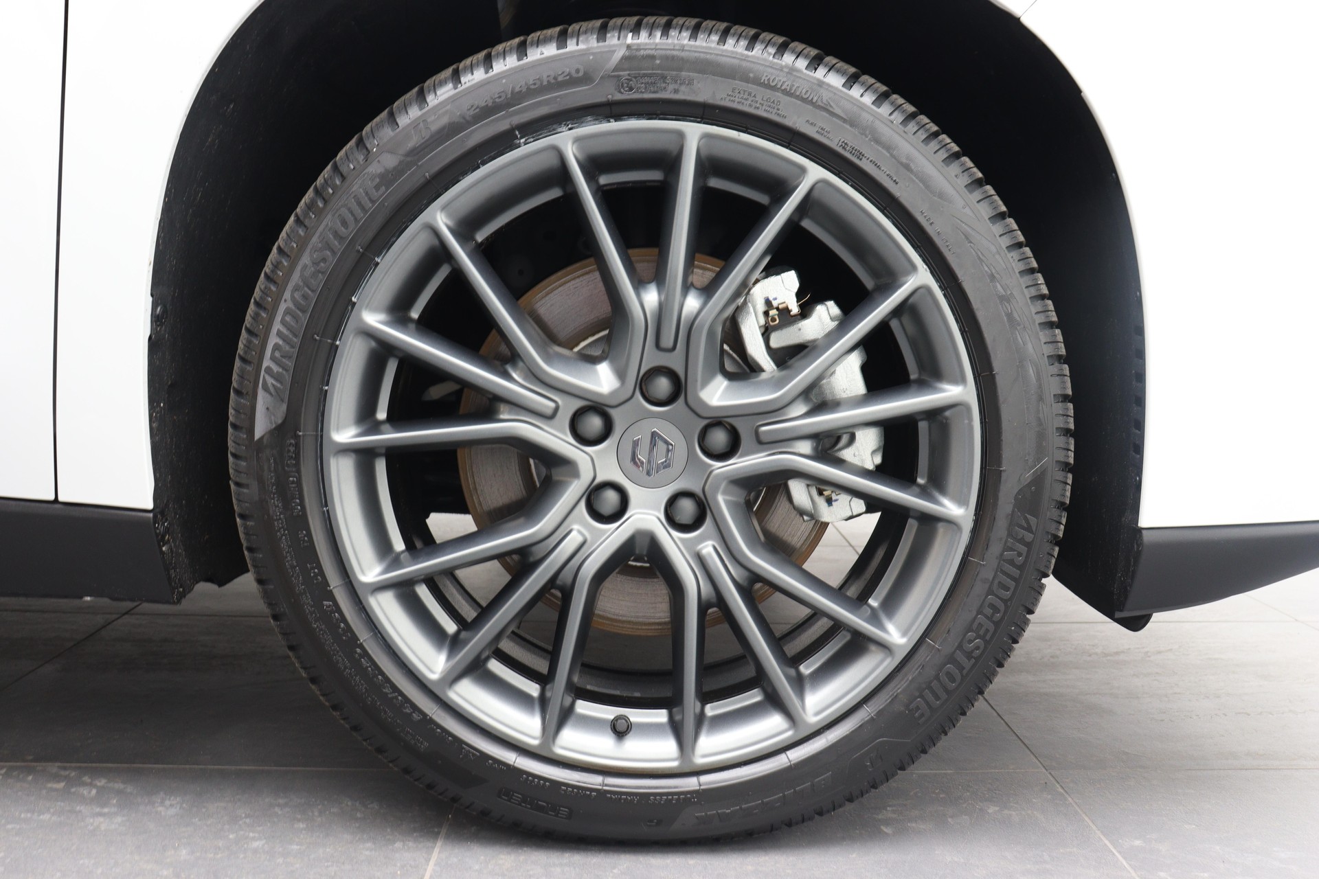 LEAPMOTOR C10 Design EV AWD-image-5