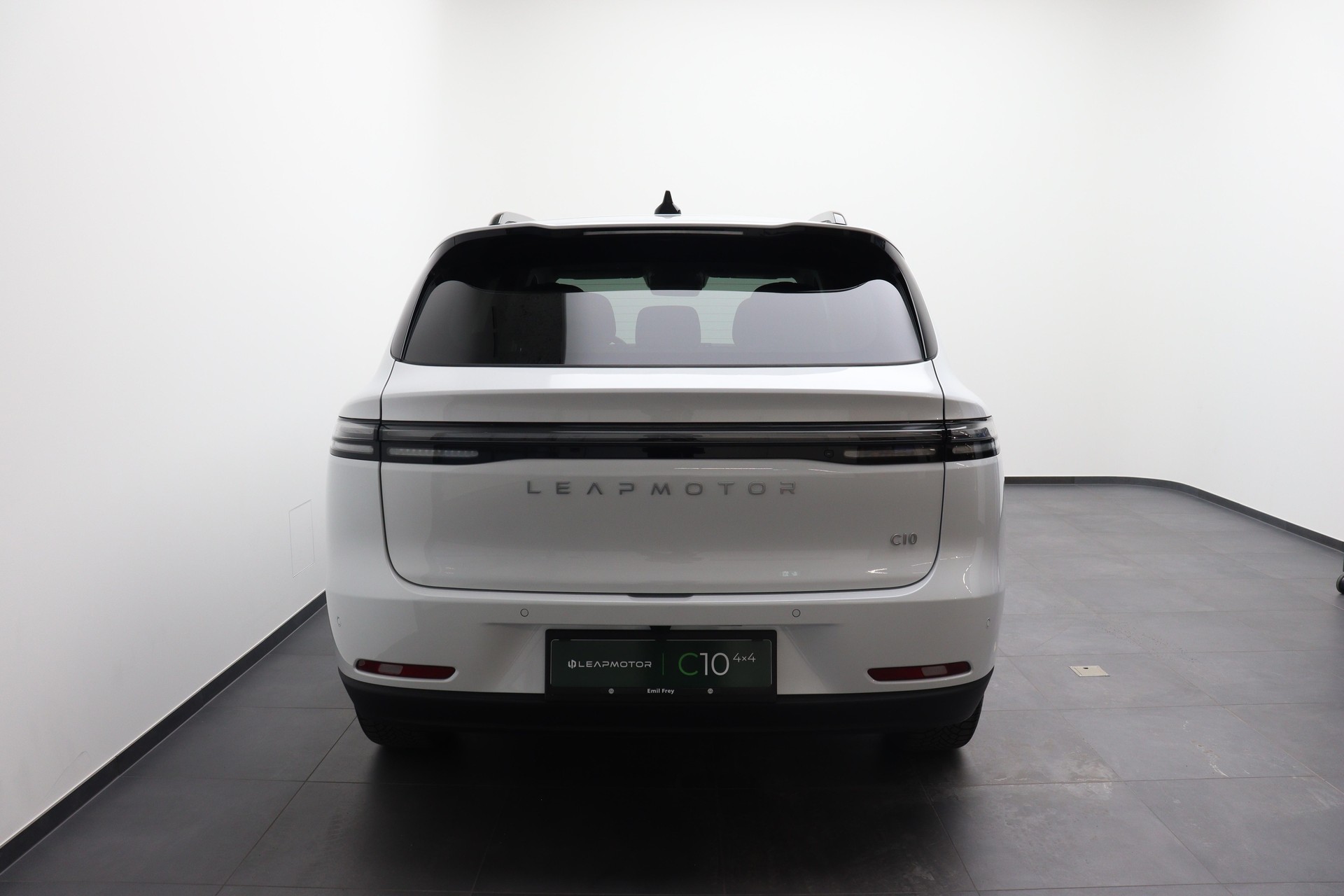 LEAPMOTOR C10 EV AWD-image-4