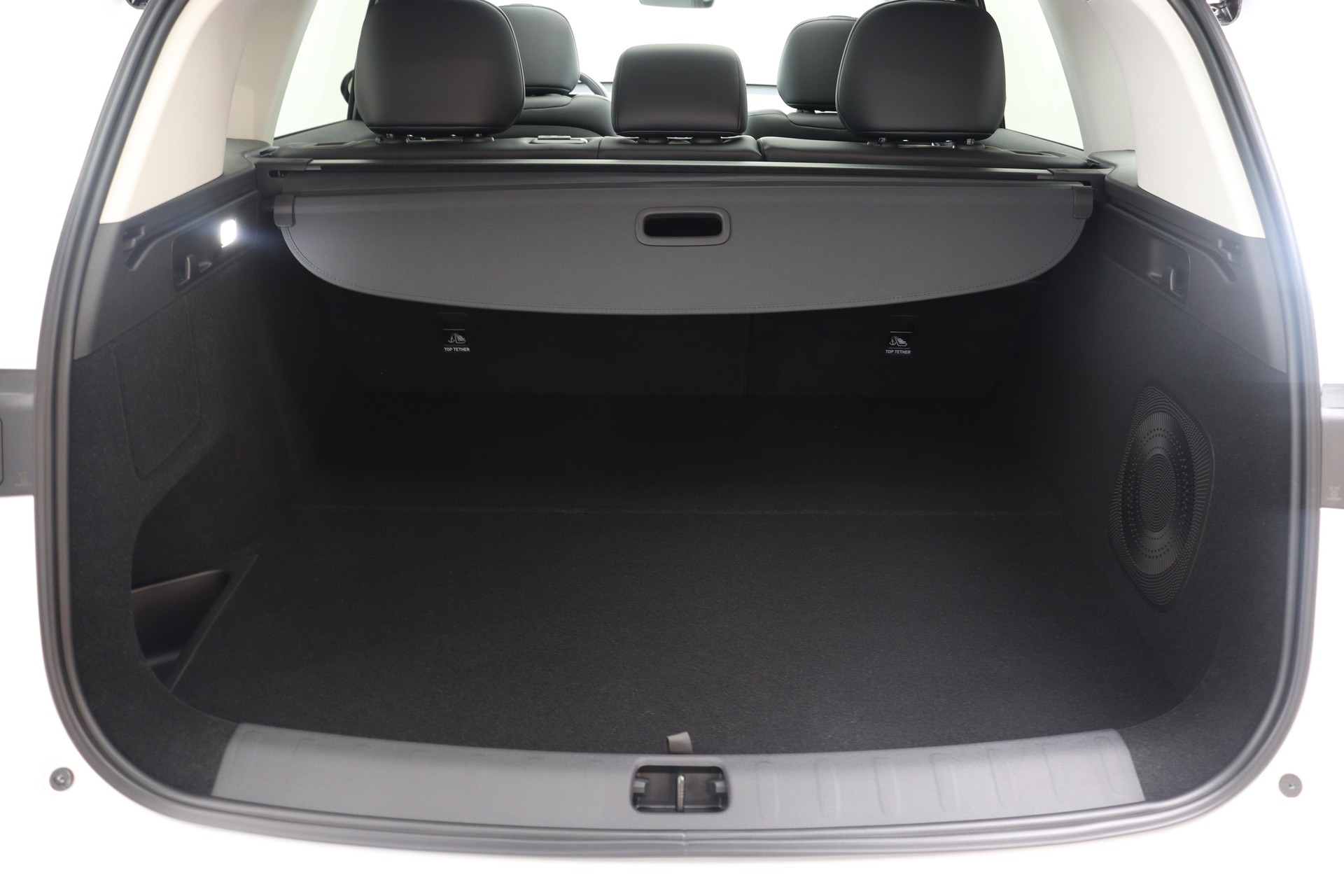 LEAPMOTOR C10 EV AWD-image-11