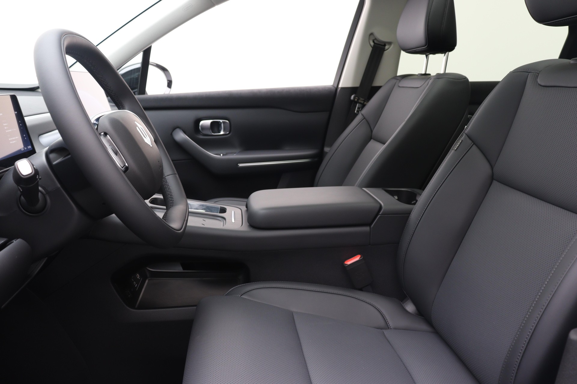 LEAPMOTOR C10 EV AWD-image-6