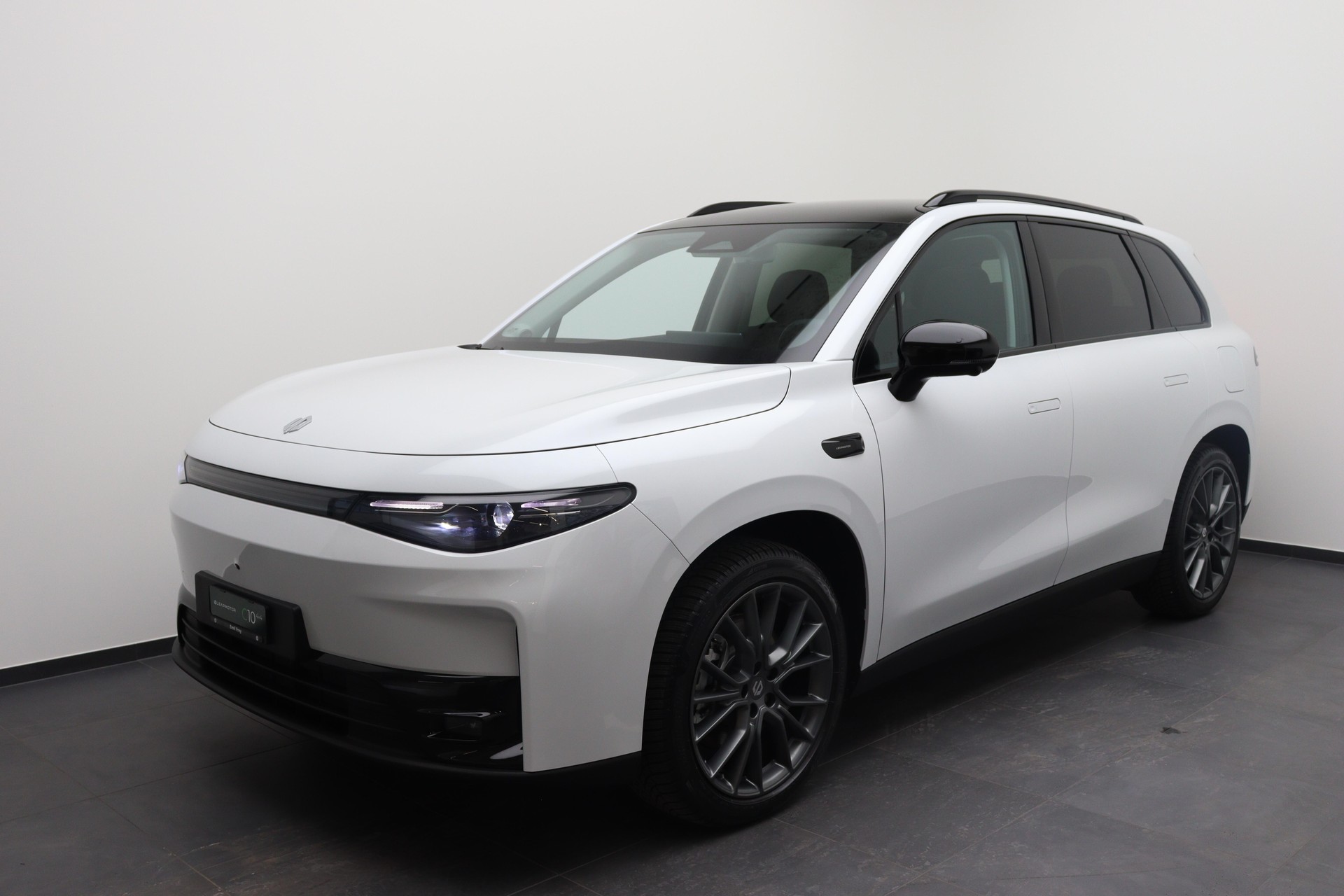 LEAPMOTOR C10 Design EV AWD