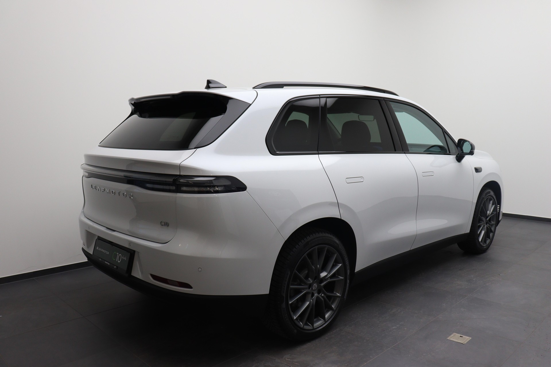 LEAPMOTOR C10 EV AWD-showroom-element-3