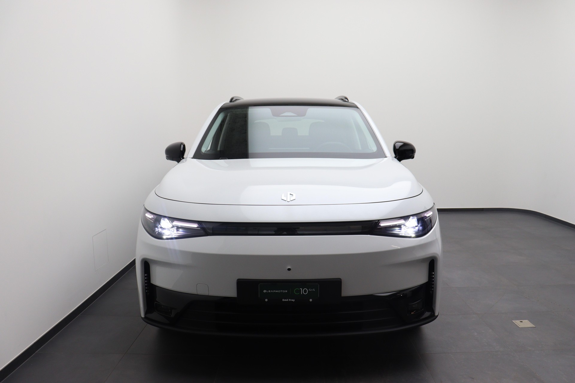 LEAPMOTOR C10 EV AWD-showroom-element-1