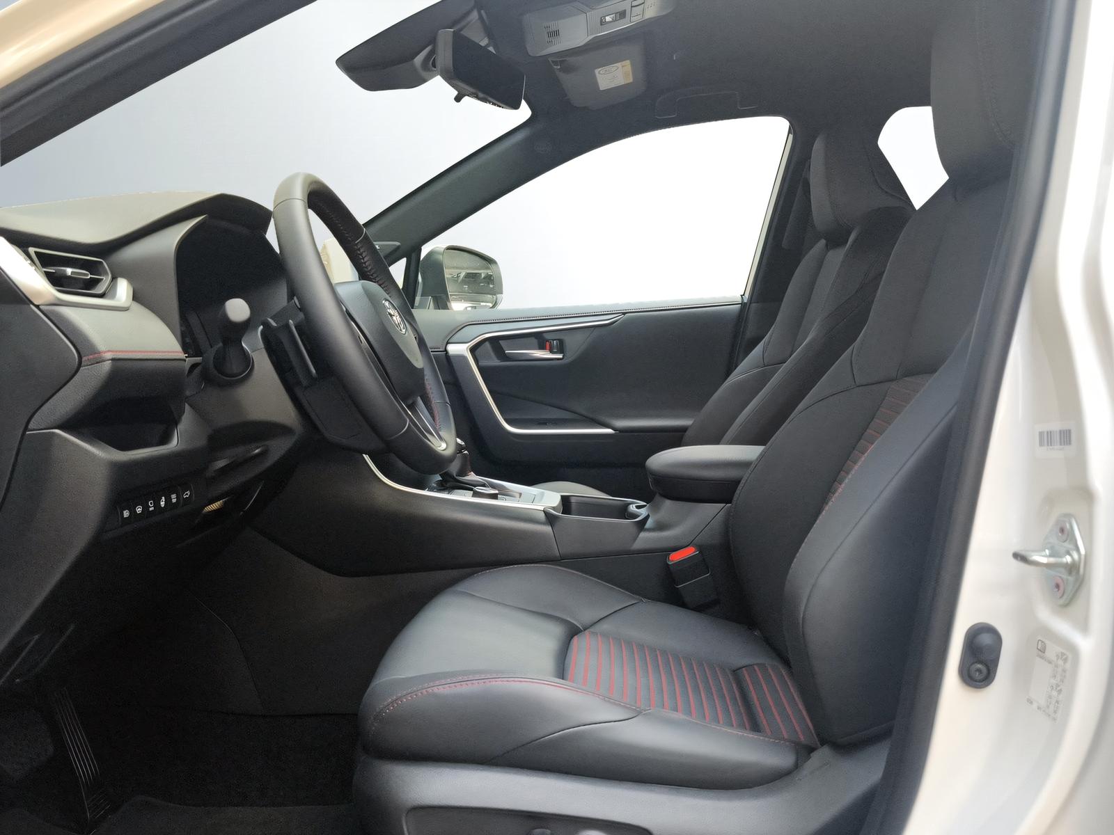 TOYOTA RAV4 2.5 Plug-In-Hybrid Premium-showroom-element-3