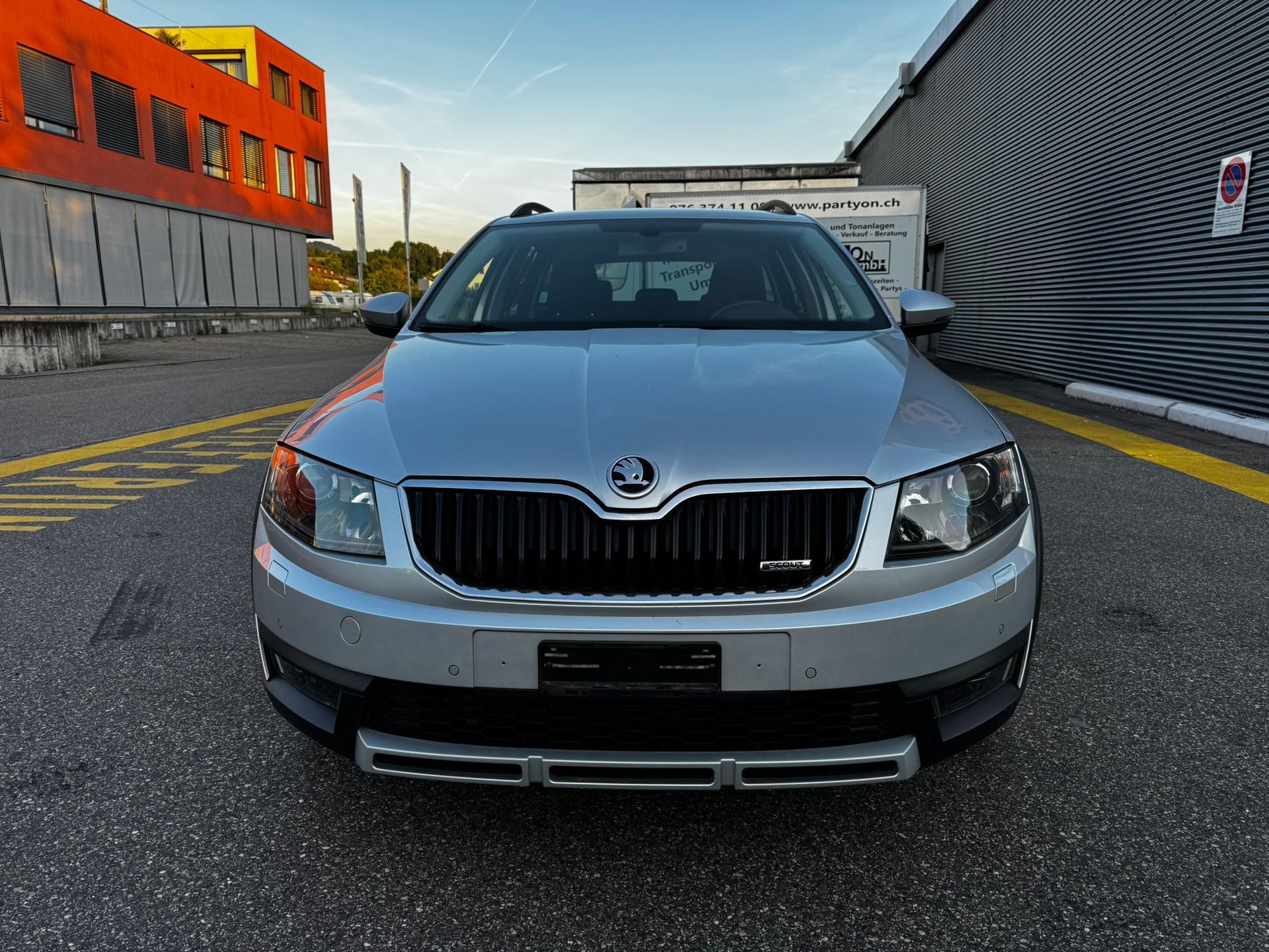 SKODA Octavia Combi 2.0 TDI Scout 4x4 DSG-showroom-element-1