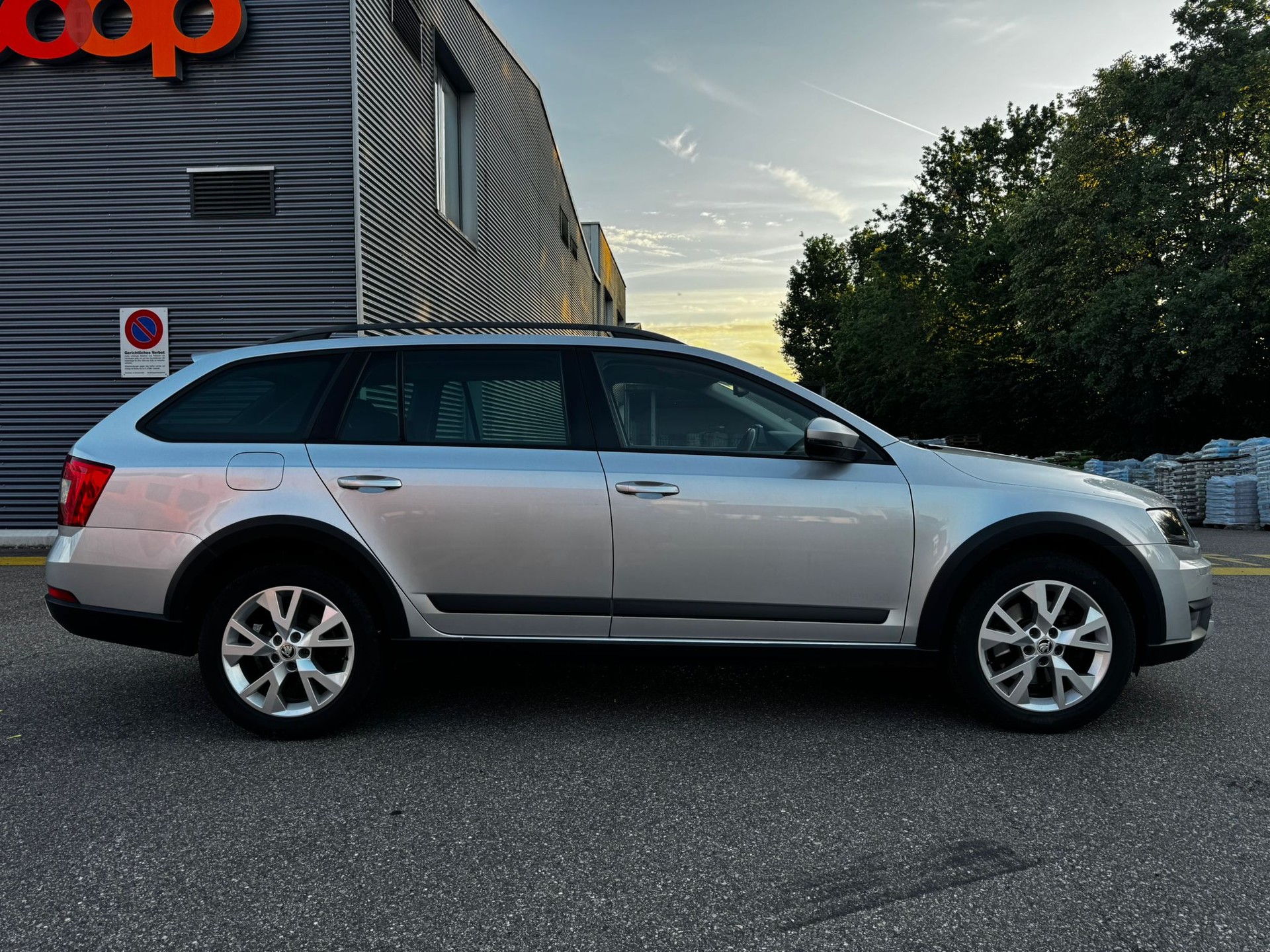 SKODA Octavia Combi 2.0 TDI Scout 4x4 DSG-image-6