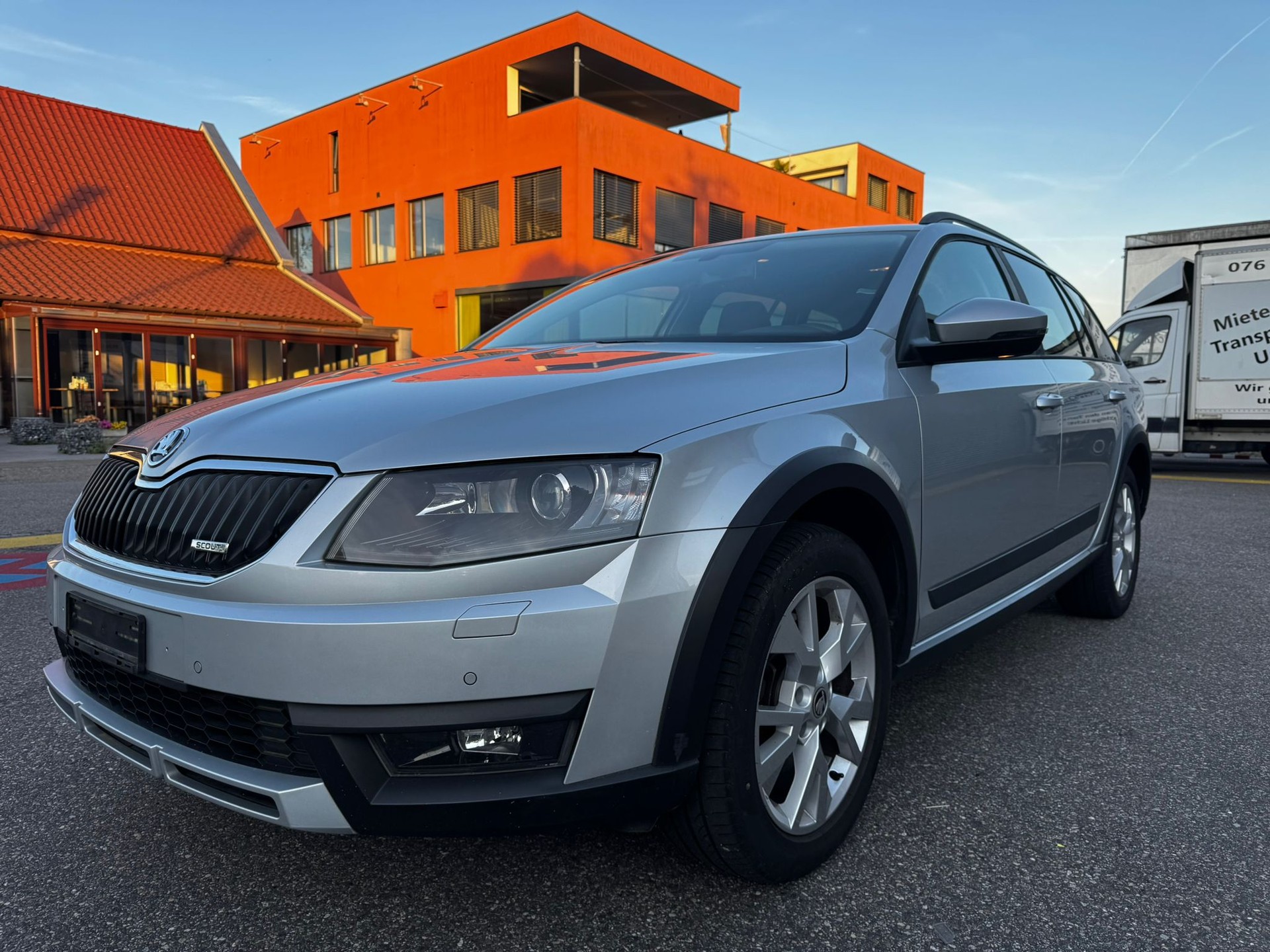 SKODA Octavia Combi 2.0 TDI Scout 4x4 DSG-showroom-element-2