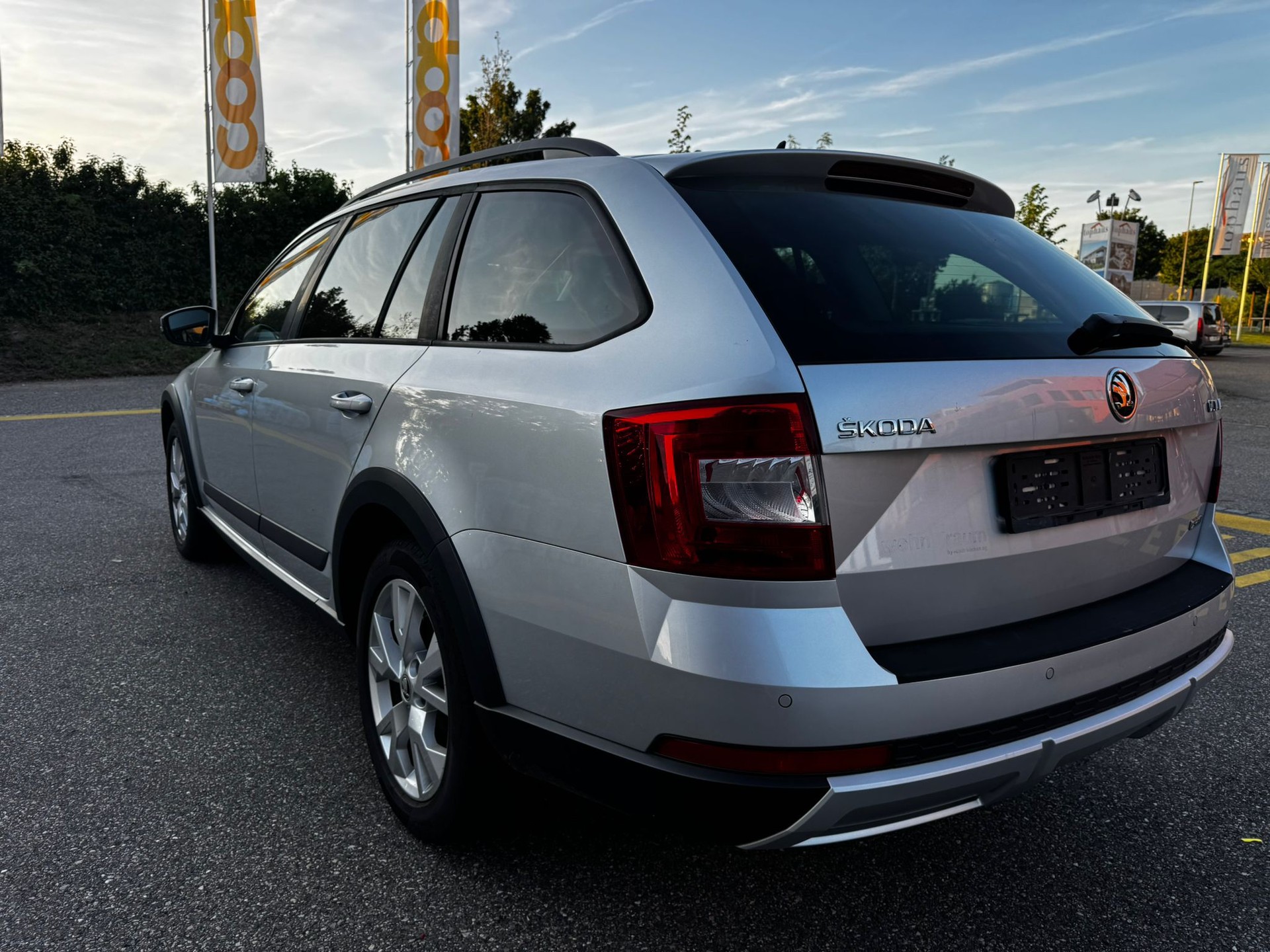 SKODA Octavia Combi 2.0 TDI Scout 4x4 DSG-showroom-element-3
