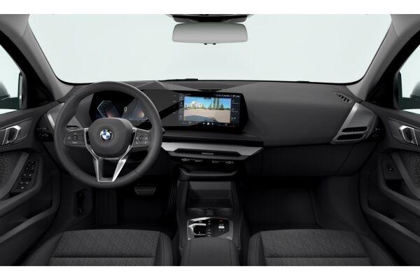 BMW 120i-showroom-element-3