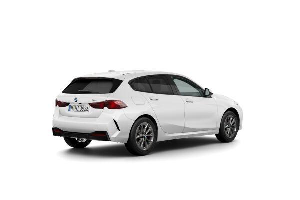 BMW 120i-showroom-element-1