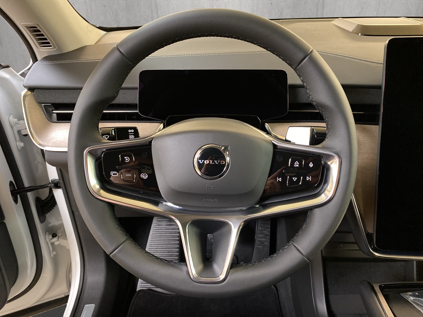 VOLVO EX90 Twin 111 kWh Ultra AWD-image-9