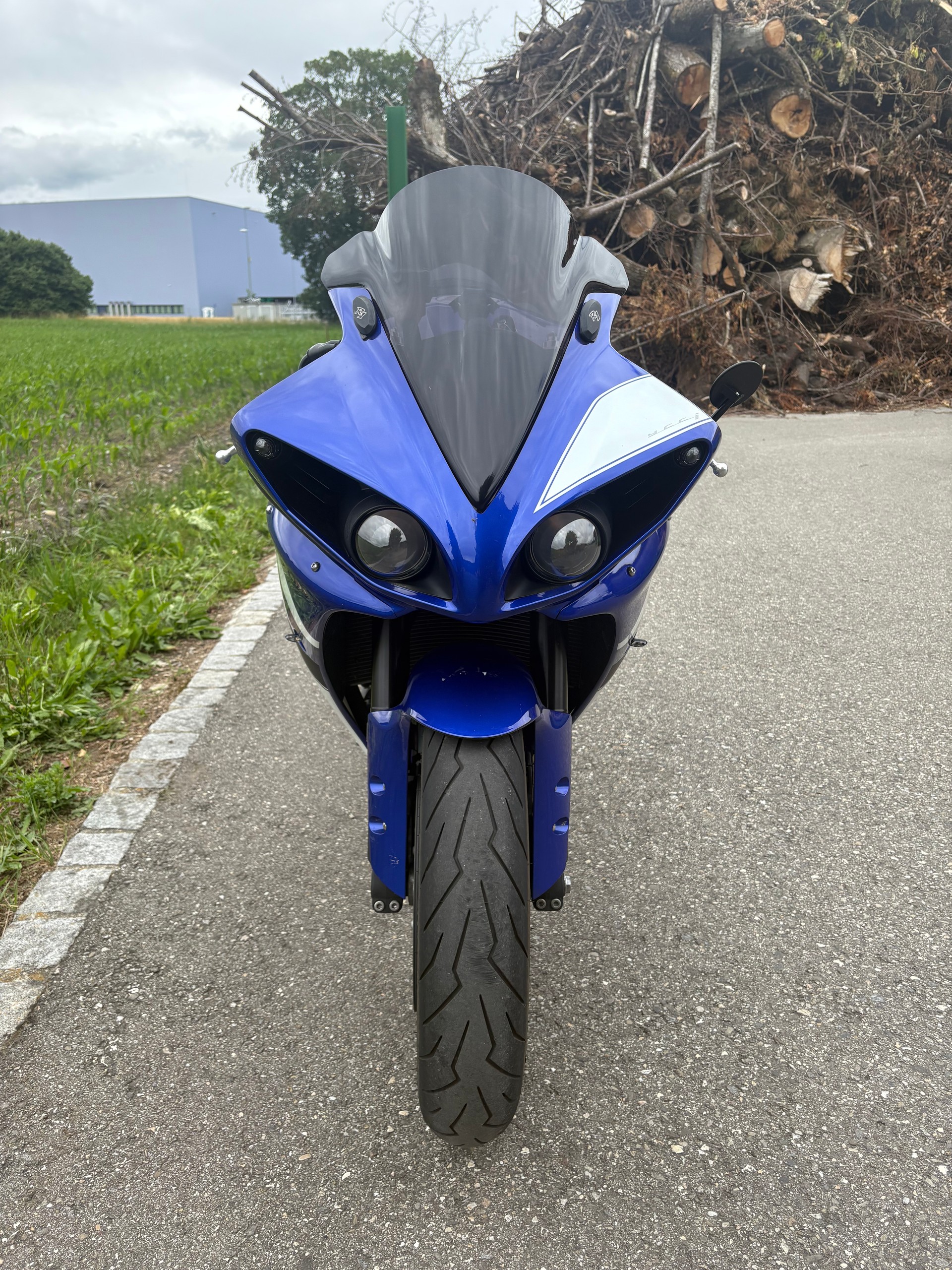 YAMAHA YZF-R1-image-3