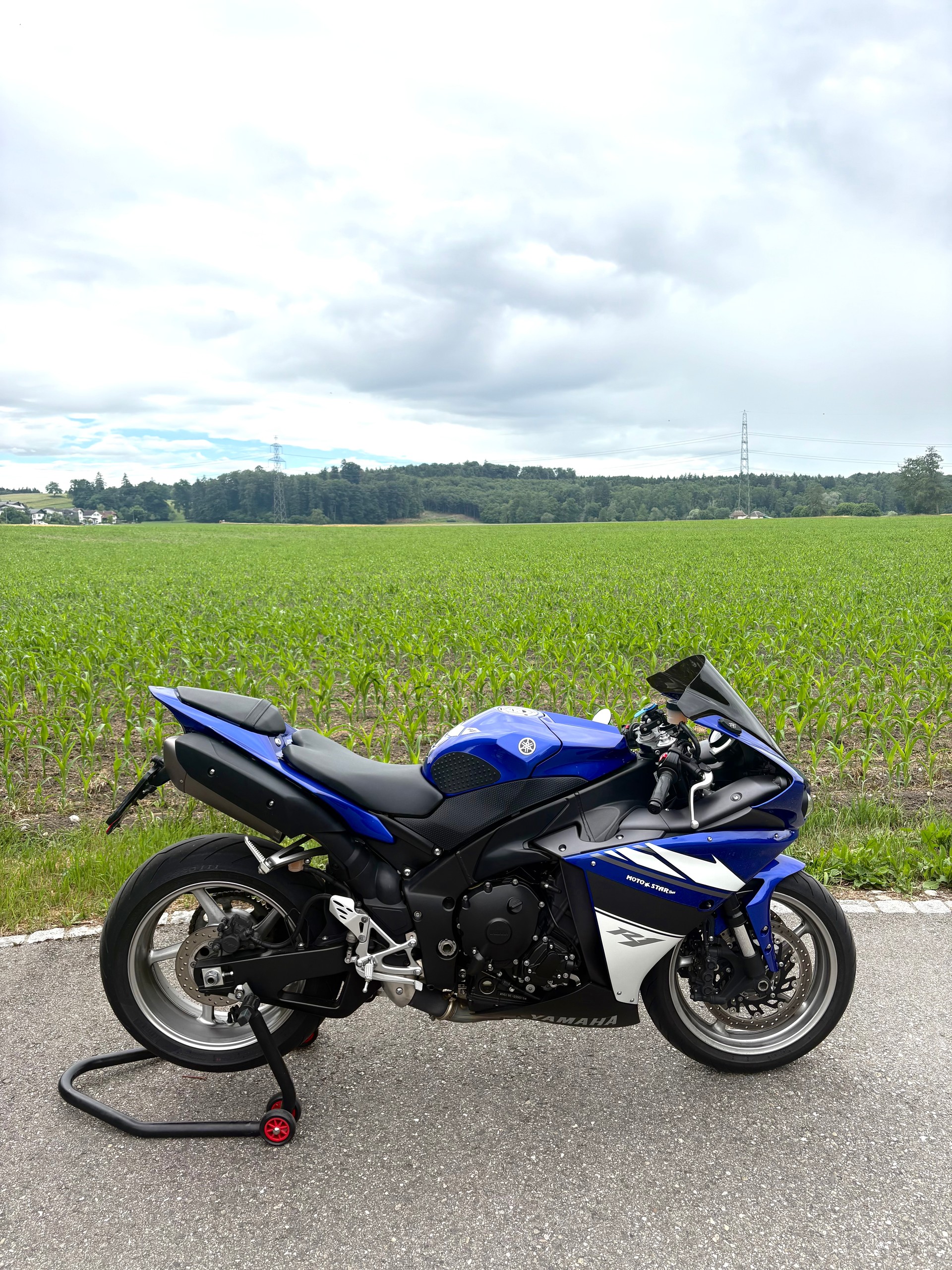 YAMAHA YZF-R1-image-6