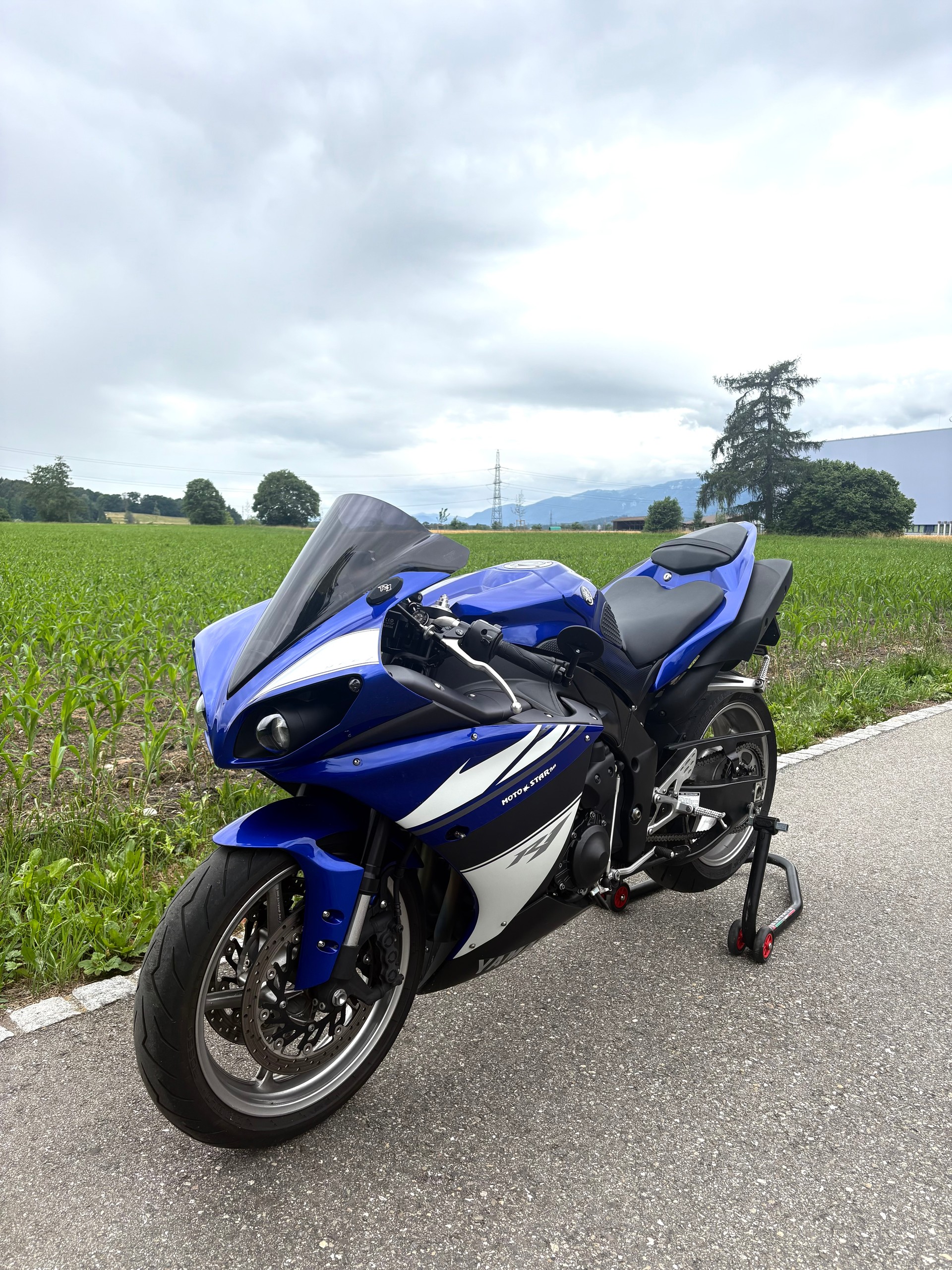 YAMAHA YZF-R1-image-0