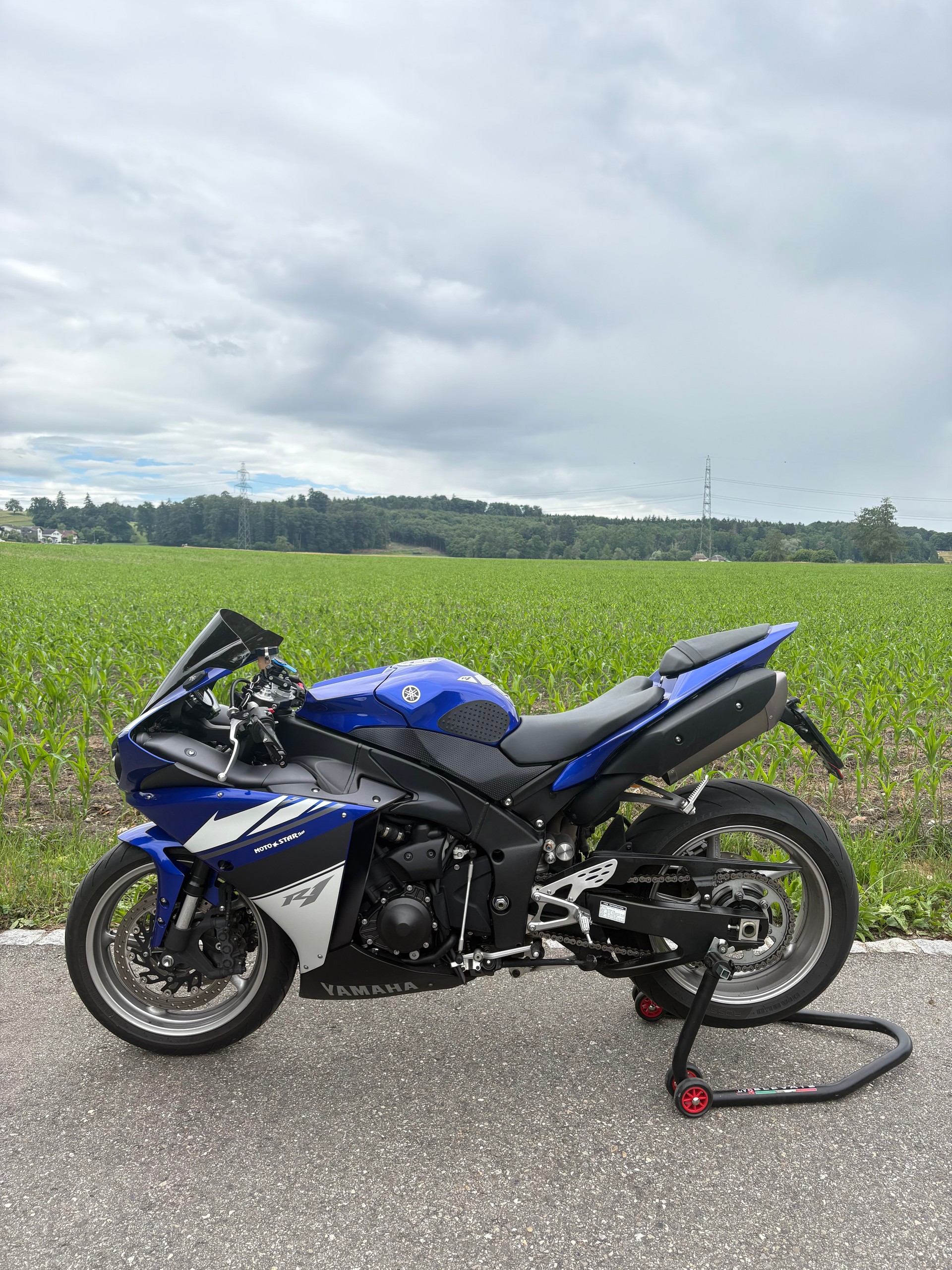 YAMAHA YZF-R1-image-5