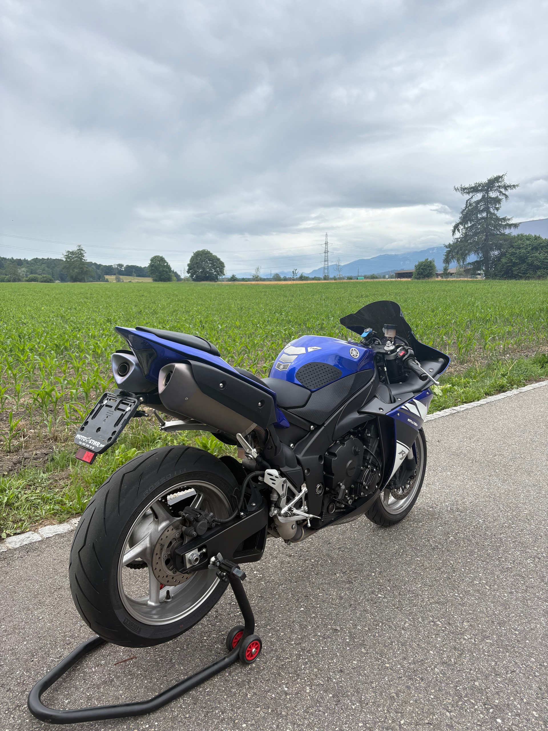 YAMAHA YZF-R1-image-4