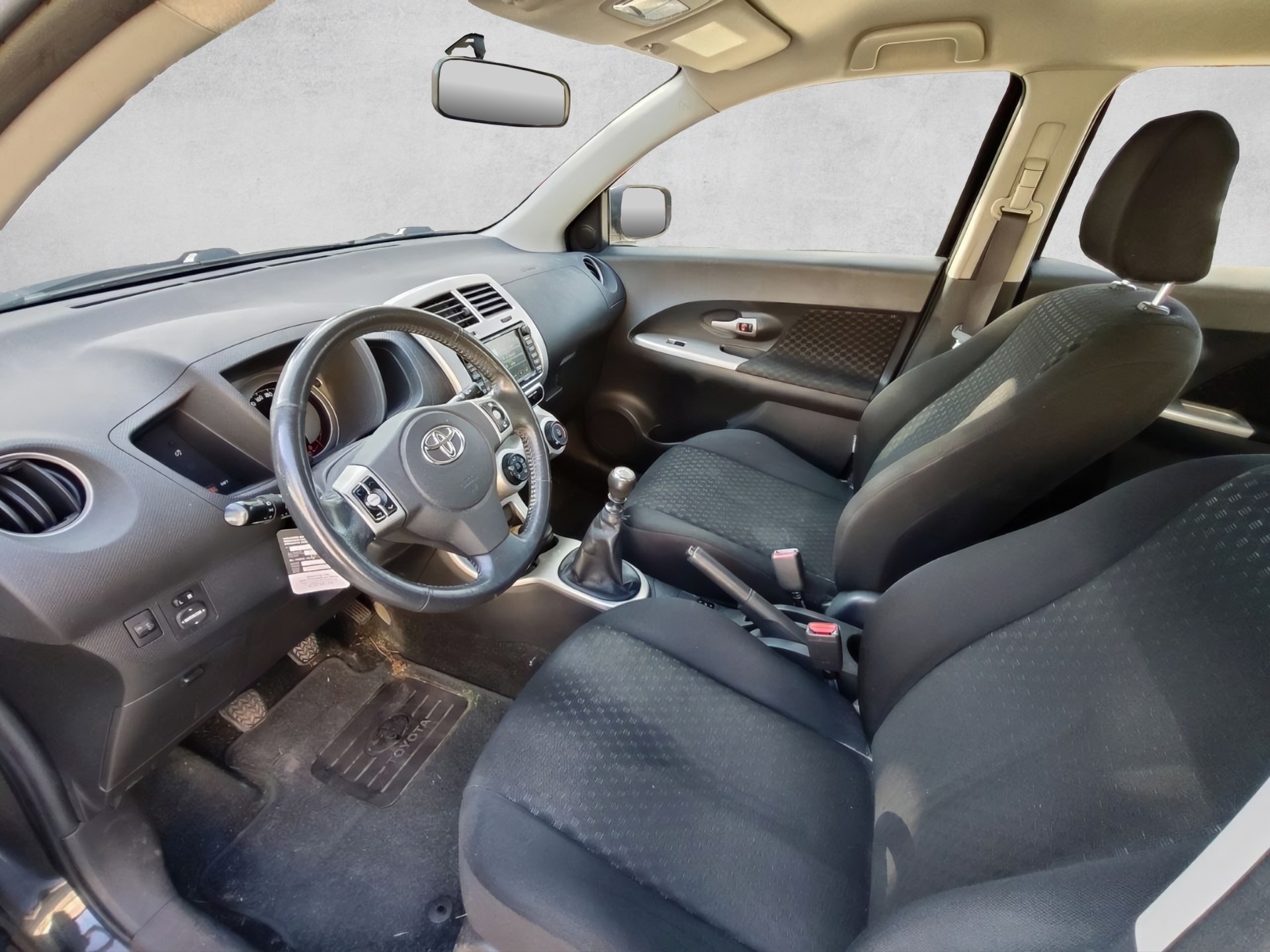 TOYOTA UrbanCruiser 1.4 D-4D Linea Sol 4WD-image-6