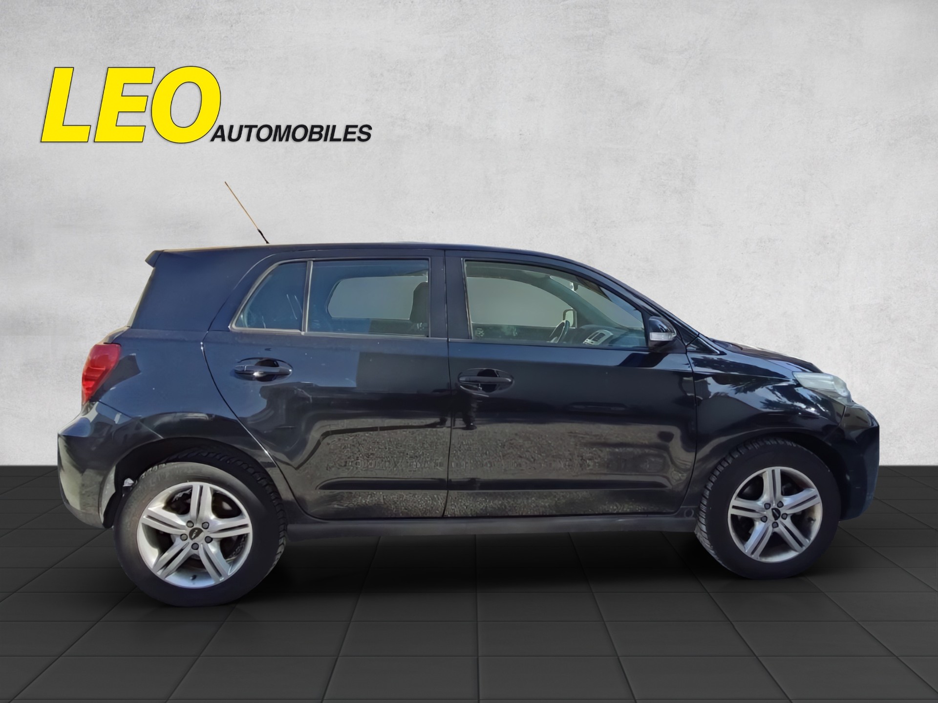 TOYOTA UrbanCruiser 1.4 D-4D Linea Sol 4WD-image-5