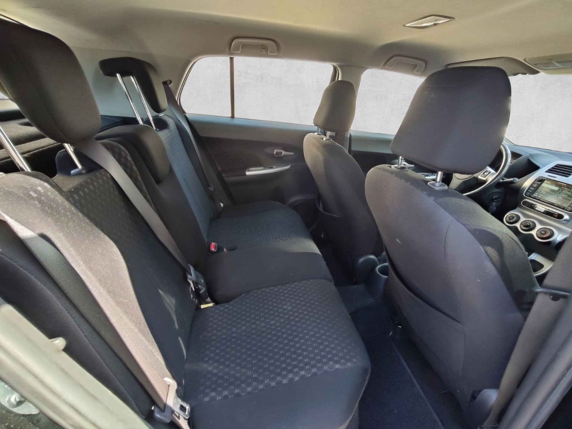 TOYOTA UrbanCruiser 1.4 D-4D Linea Sol 4WD-image-10