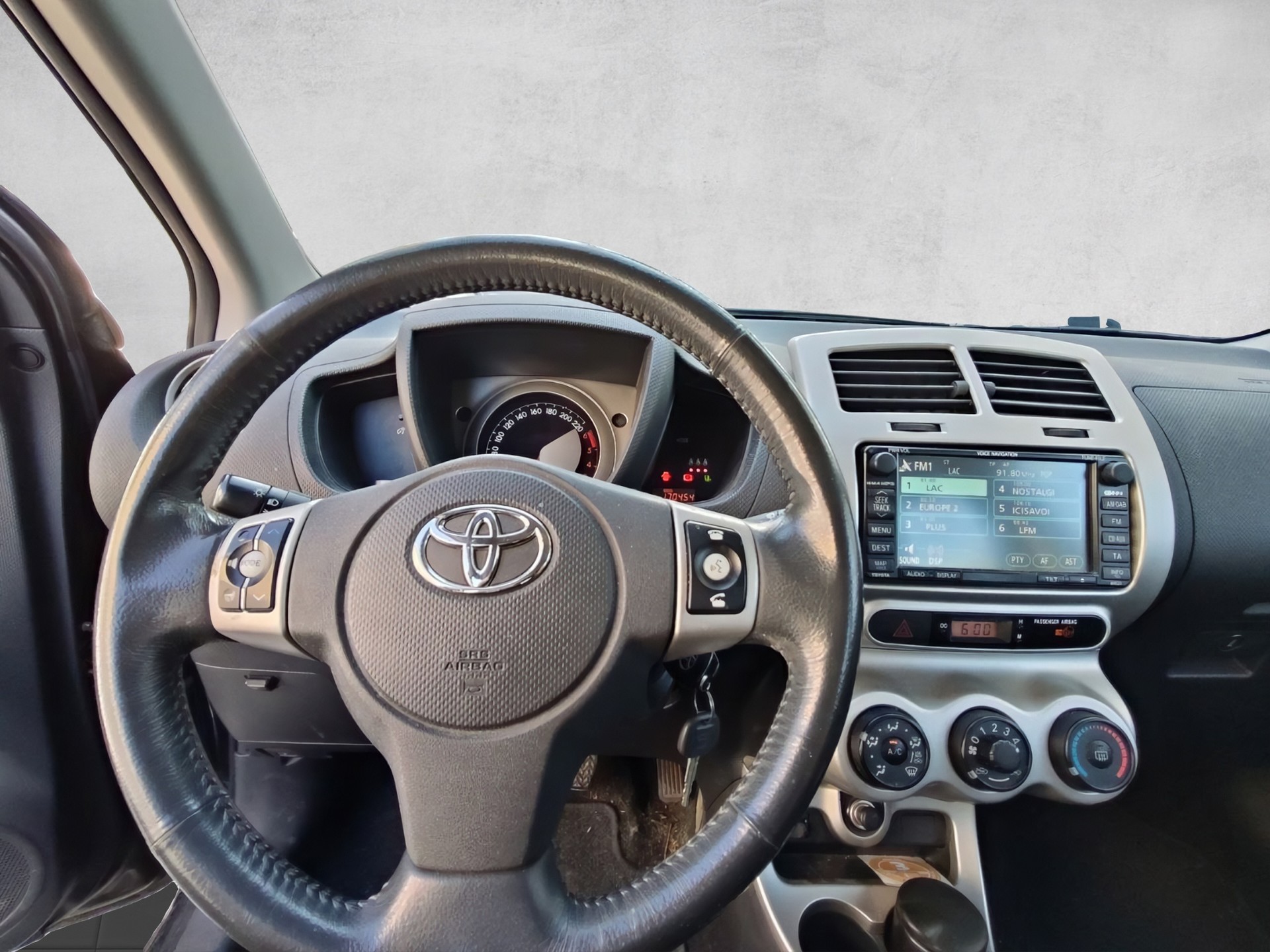 TOYOTA UrbanCruiser 1.4 D-4D Linea Sol 4WD-image-7