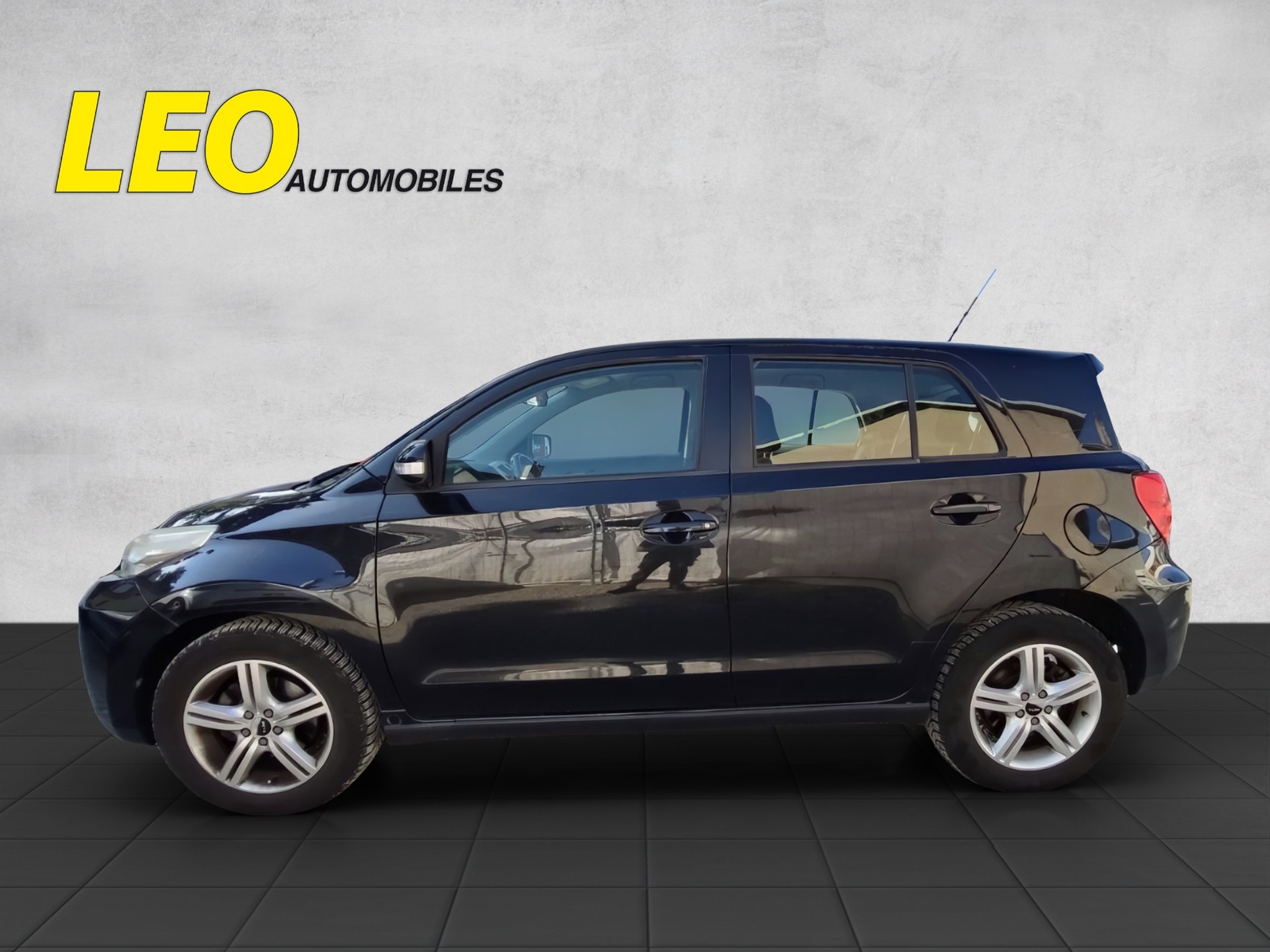 TOYOTA UrbanCruiser 1.4 D-4D Linea Sol 4WD-image-4