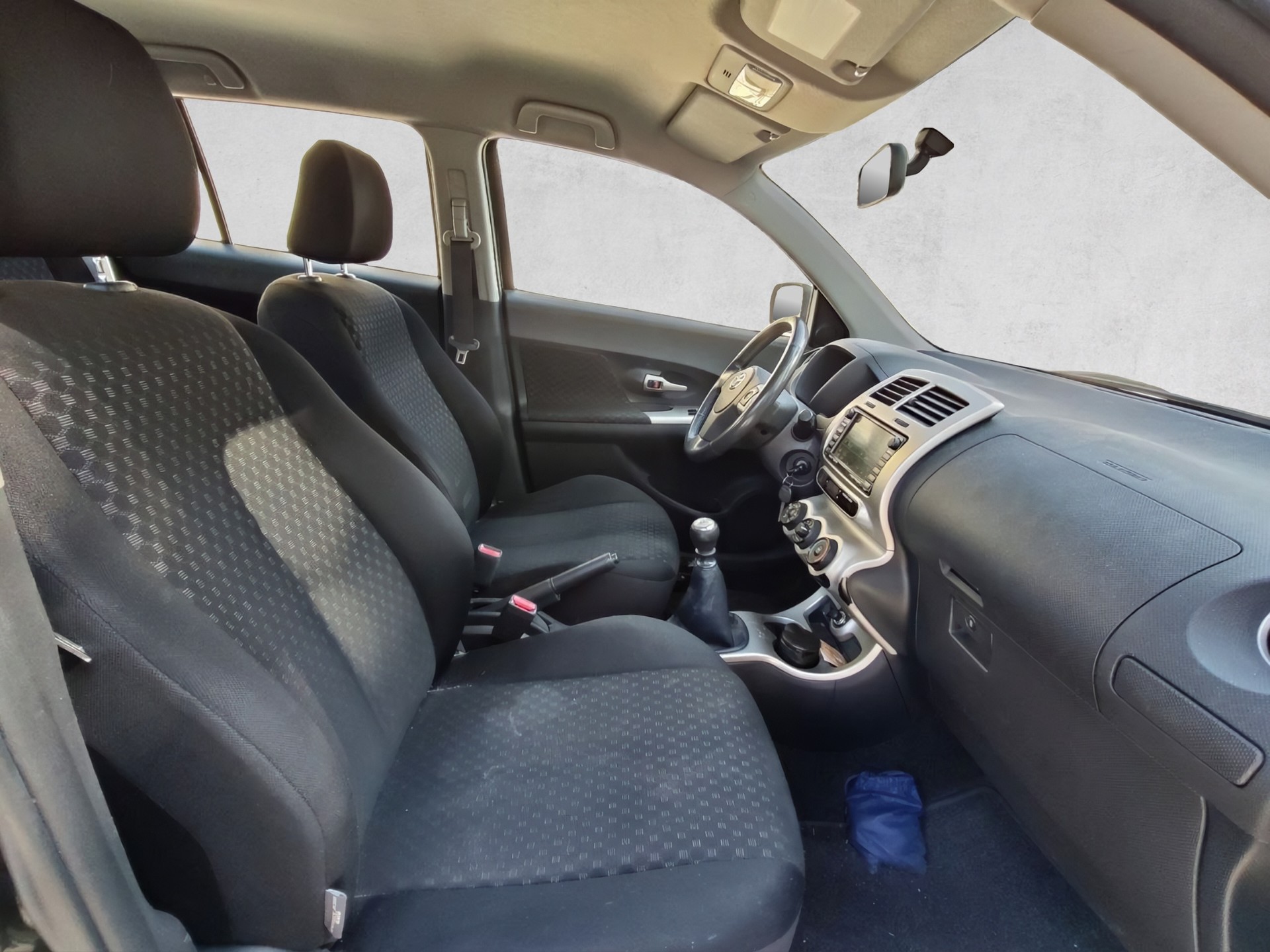 TOYOTA UrbanCruiser 1.4 D-4D Linea Sol 4WD-image-9
