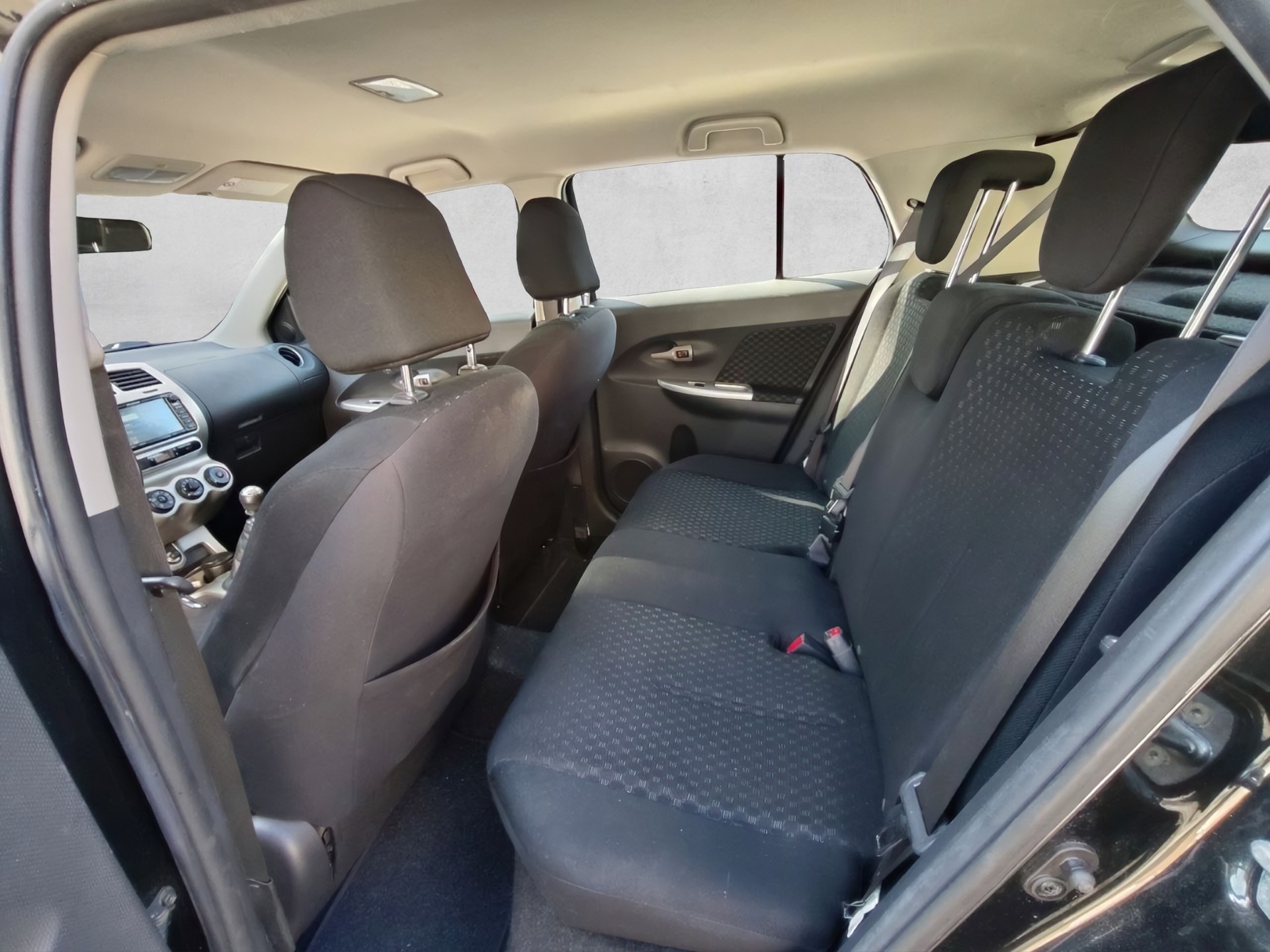 TOYOTA UrbanCruiser 1.4 D-4D Linea Sol 4WD-image-8