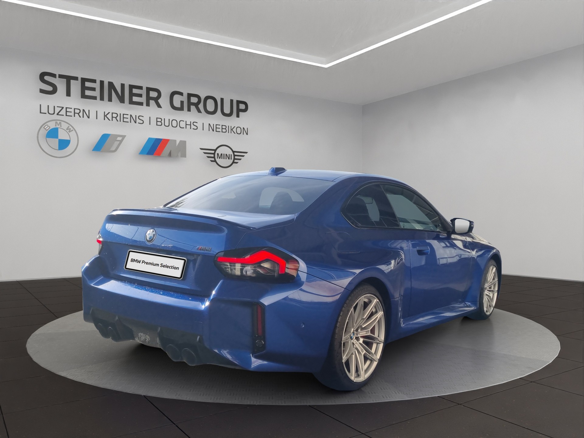 BMW M2 Steptronic-showroom-element-3