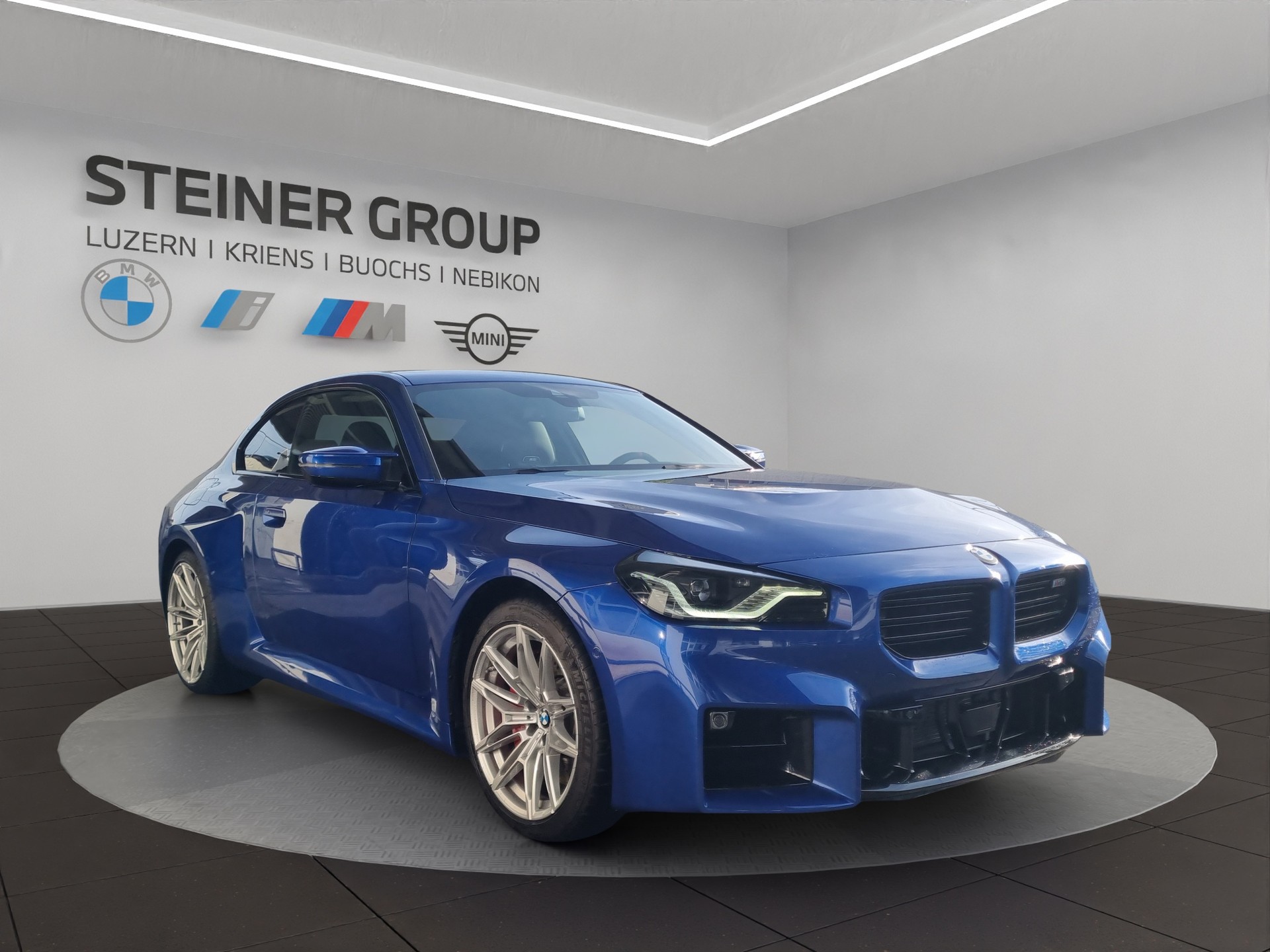 BMW M2 Steptronic-showroom-element-2