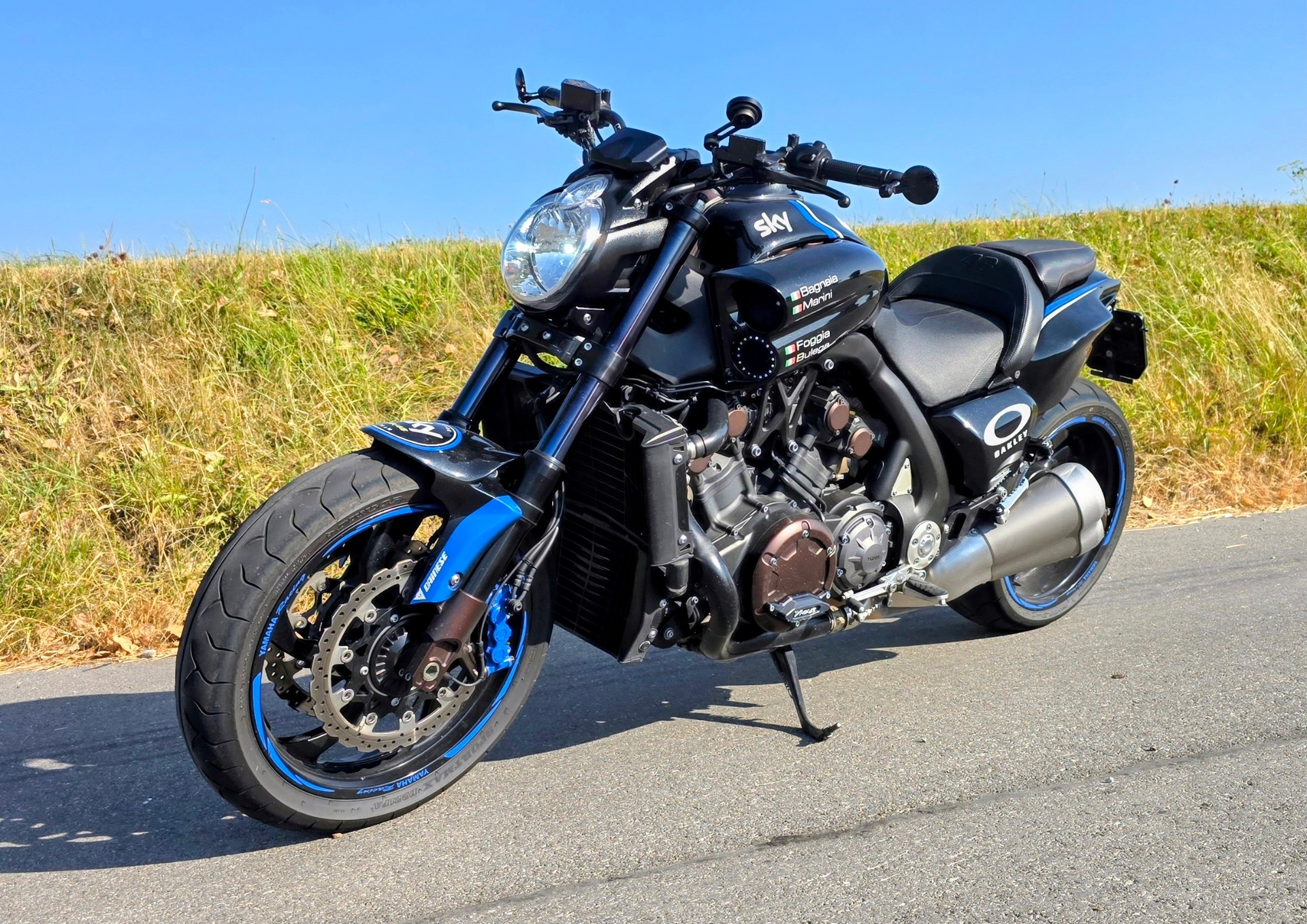 YAMAHA V-MAX-image-1