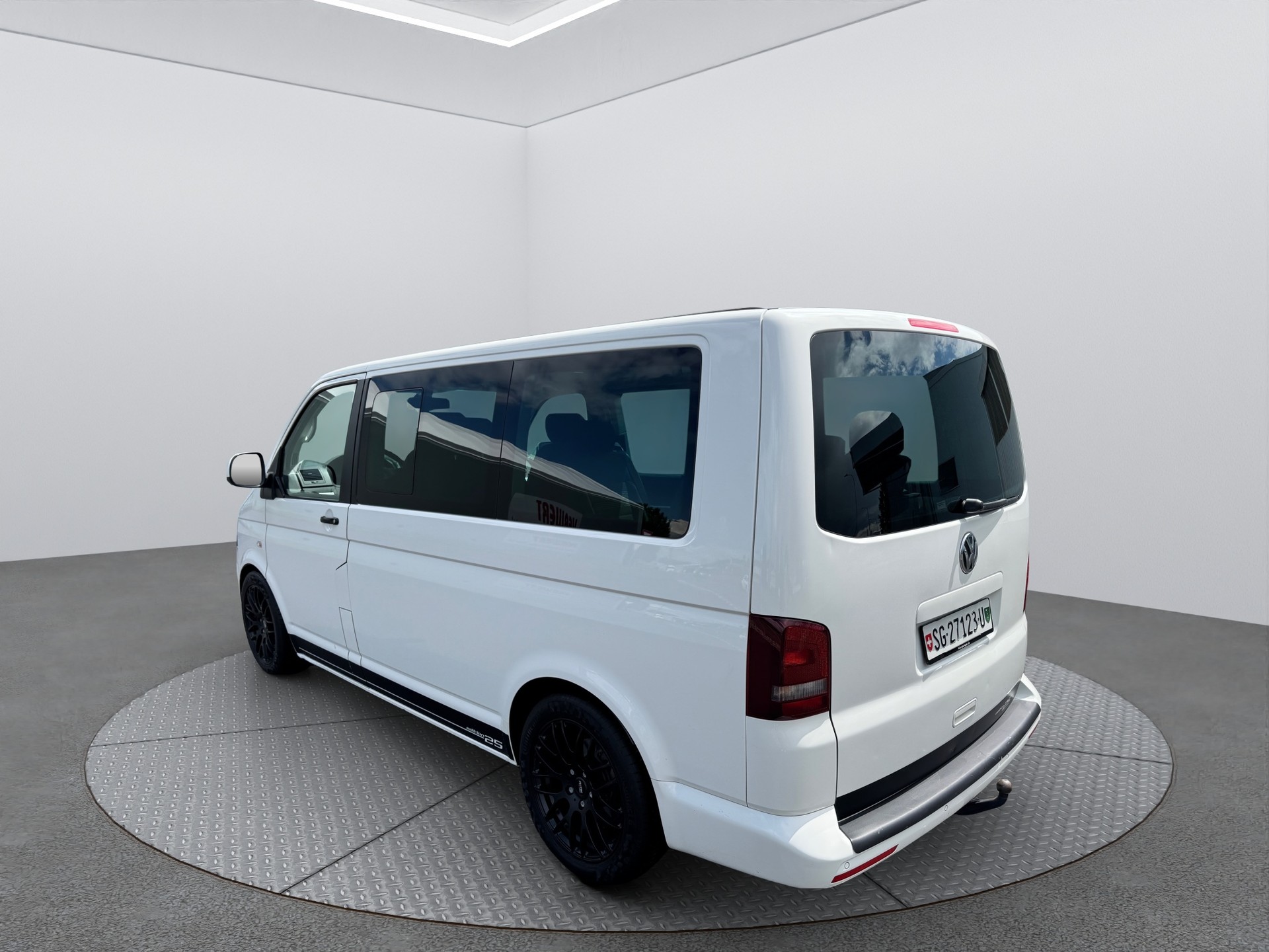 VW Multivan 2.0 4Motion DSG Edition25-showroom-element-2