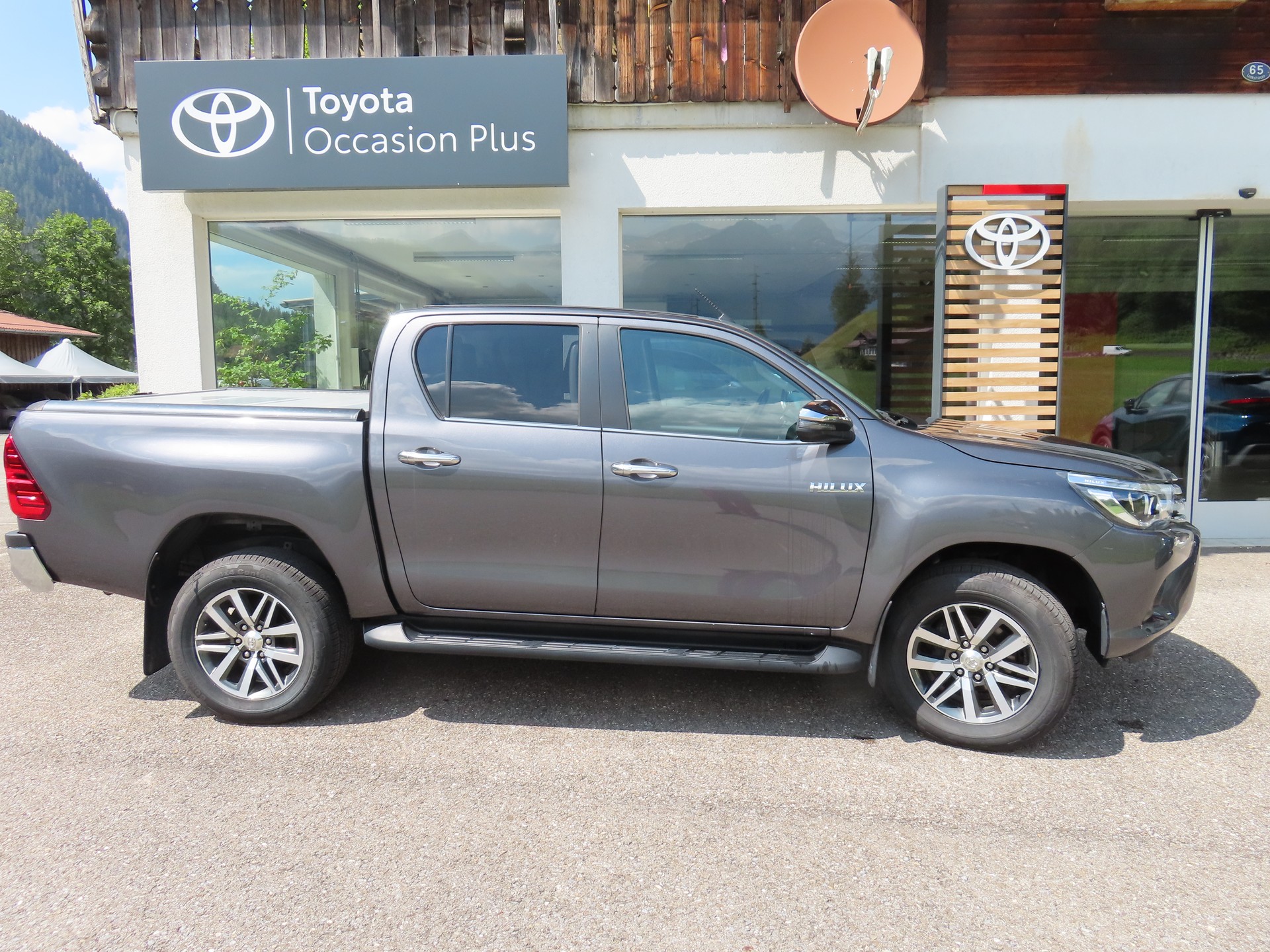 TOYOTA Hilux 2.4-4D Sol Premium Double Cab 4x4 A-showroom-element-3