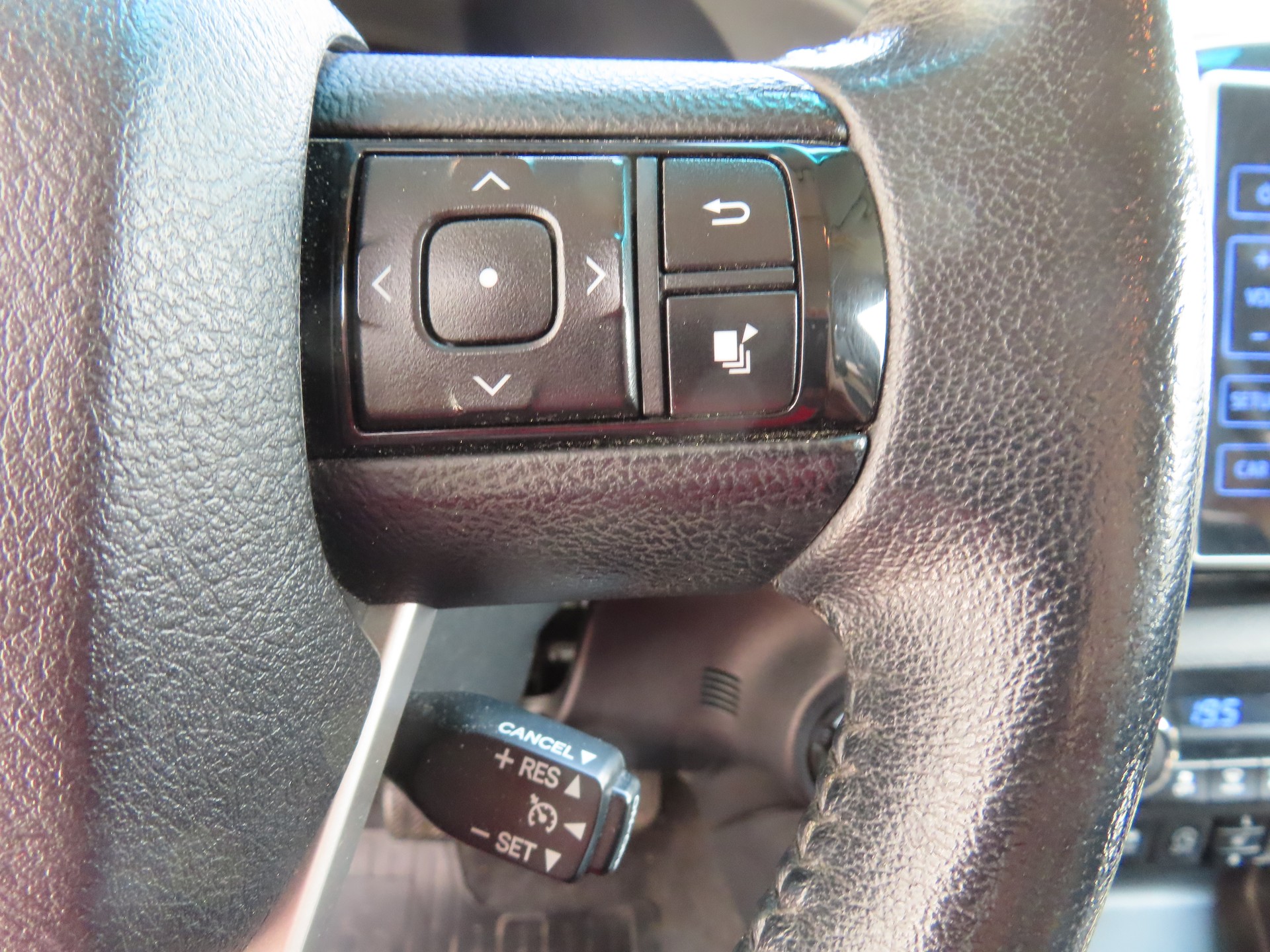 TOYOTA Hilux 2.4-4D Sol Premium Double Cab 4x4 A-image-12