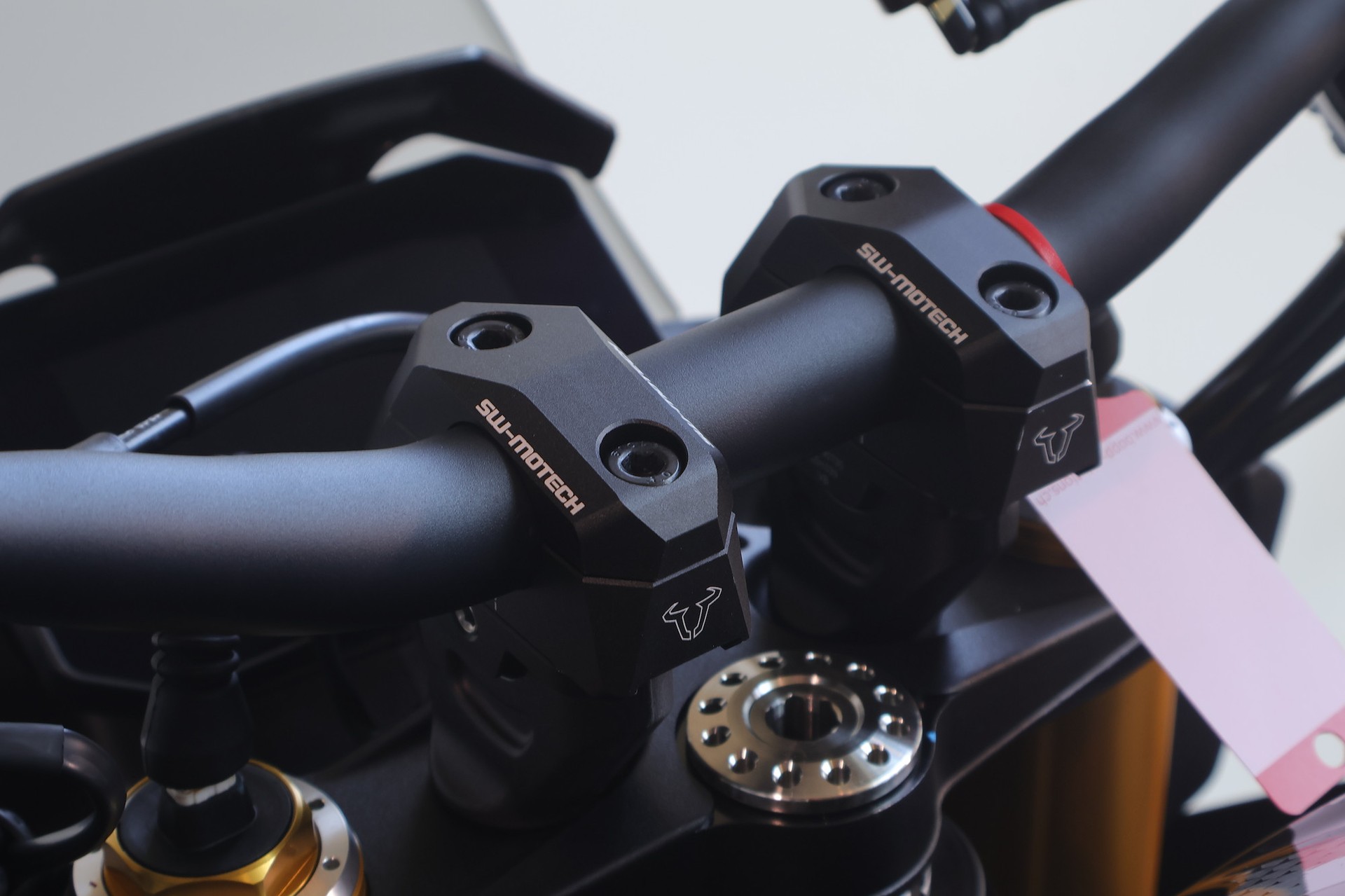 APRILIA Tuono V4 Factory-image-6
