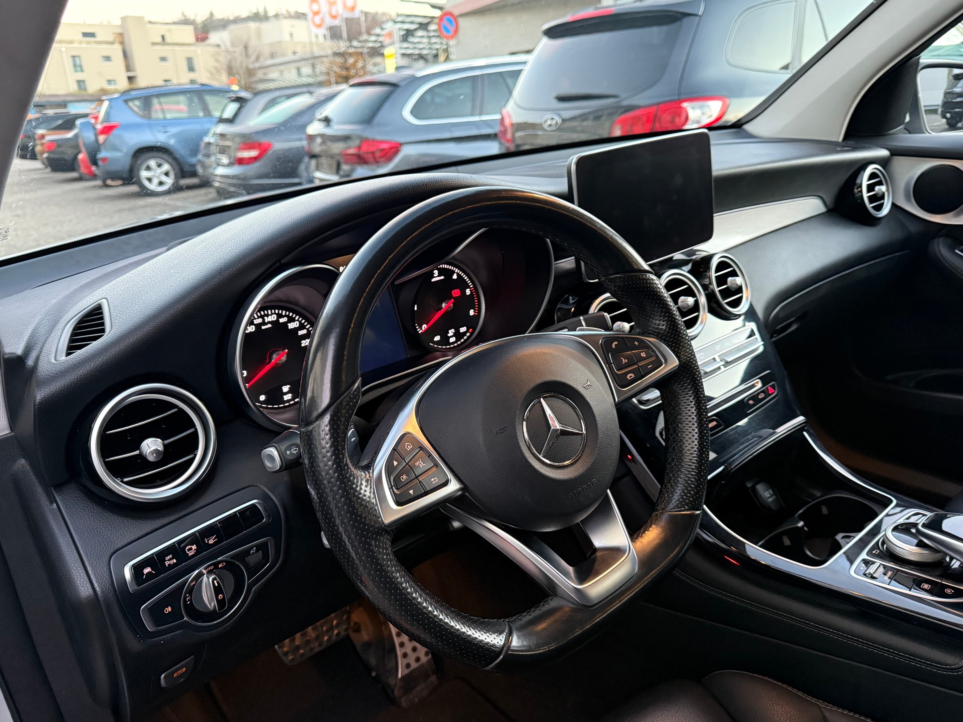 MERCEDES-BENZ GLC 250 d AMG Line 4Matic 9G-Tronic-image-13