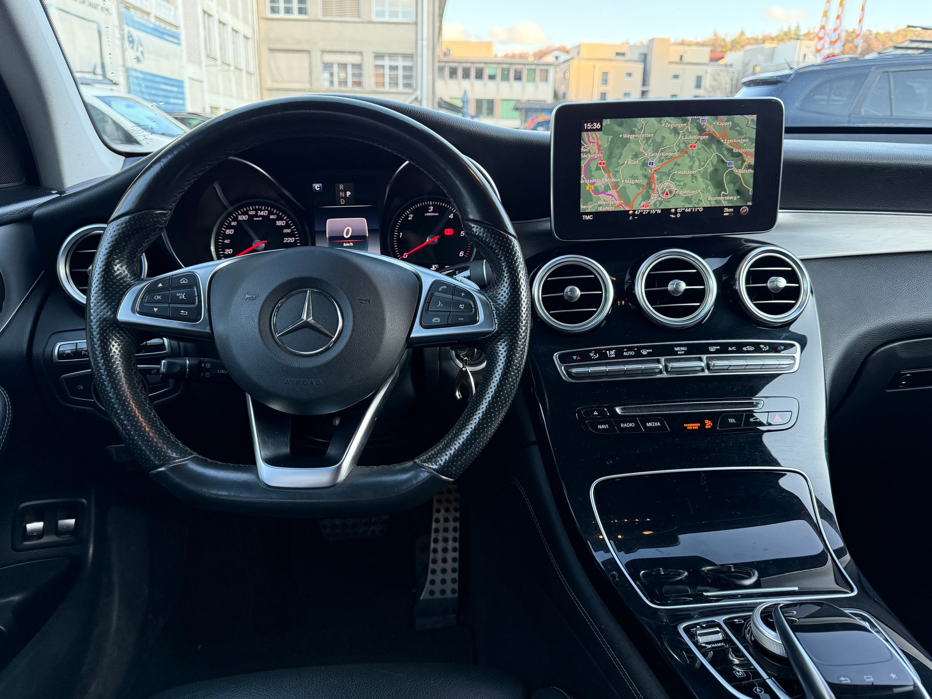 MERCEDES-BENZ GLC 250 d AMG Line 4Matic 9G-Tronic-image-5